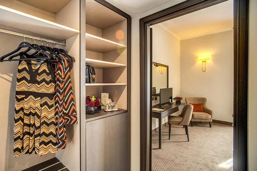 wardrobe in Colonna Palace Hotel