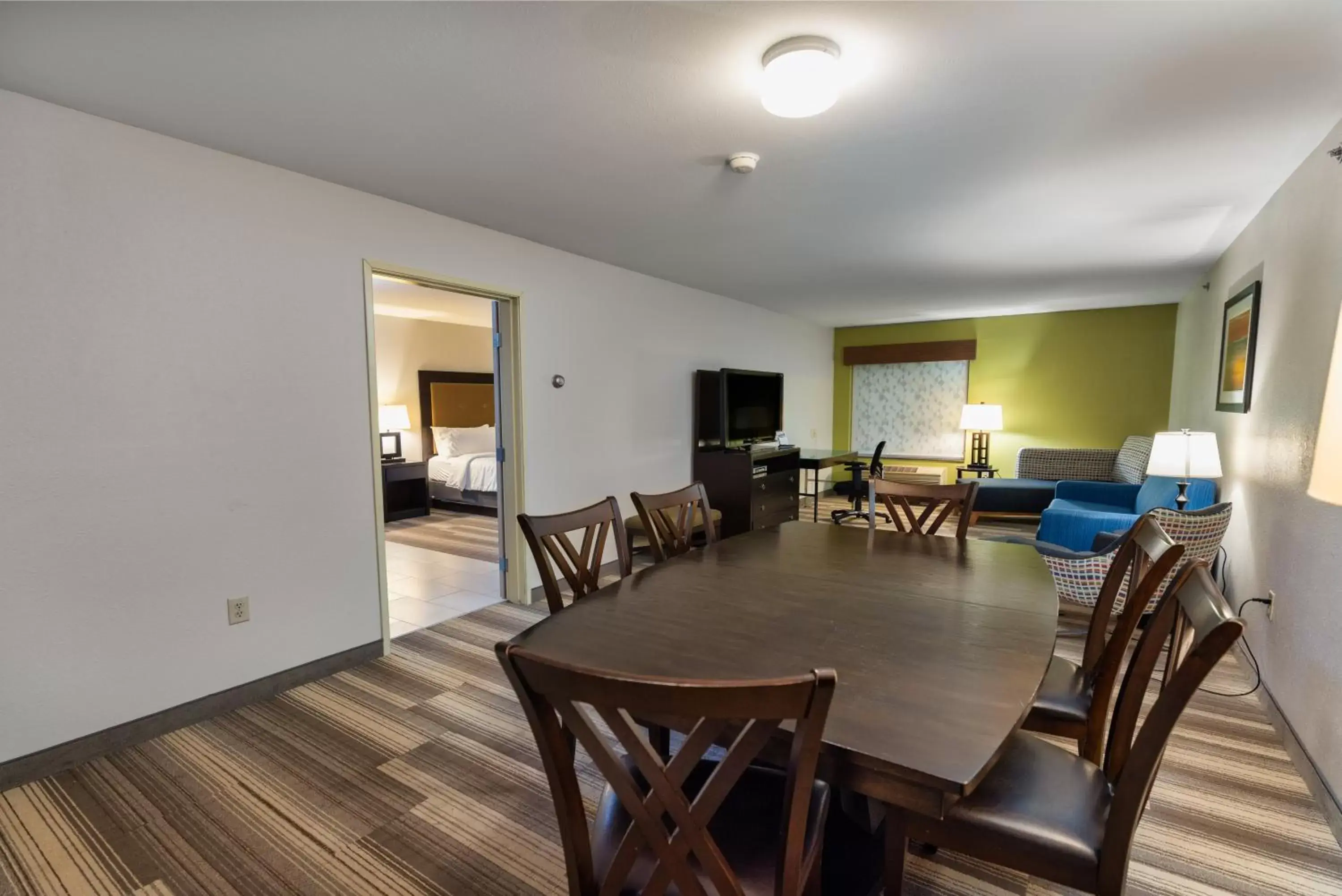 Bedroom, Dining Area in Country Inn & Suites by Radisson, South Haven, MI