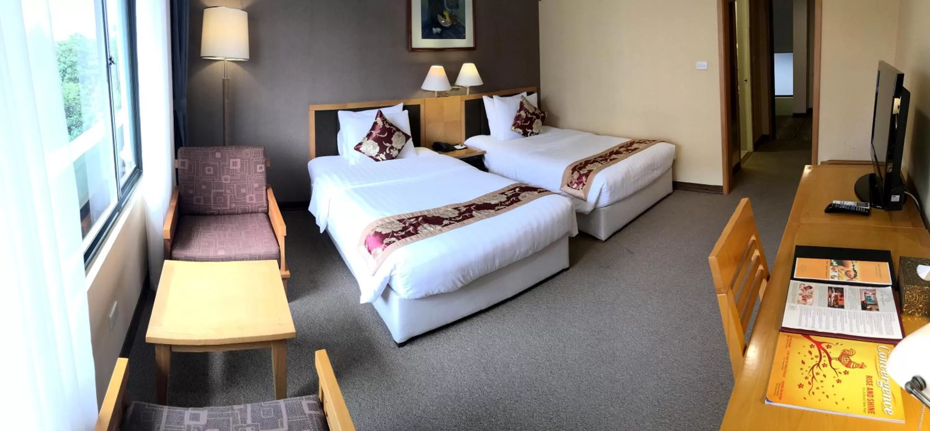 Photo of the whole room, Bed in Mon Regency Hotel