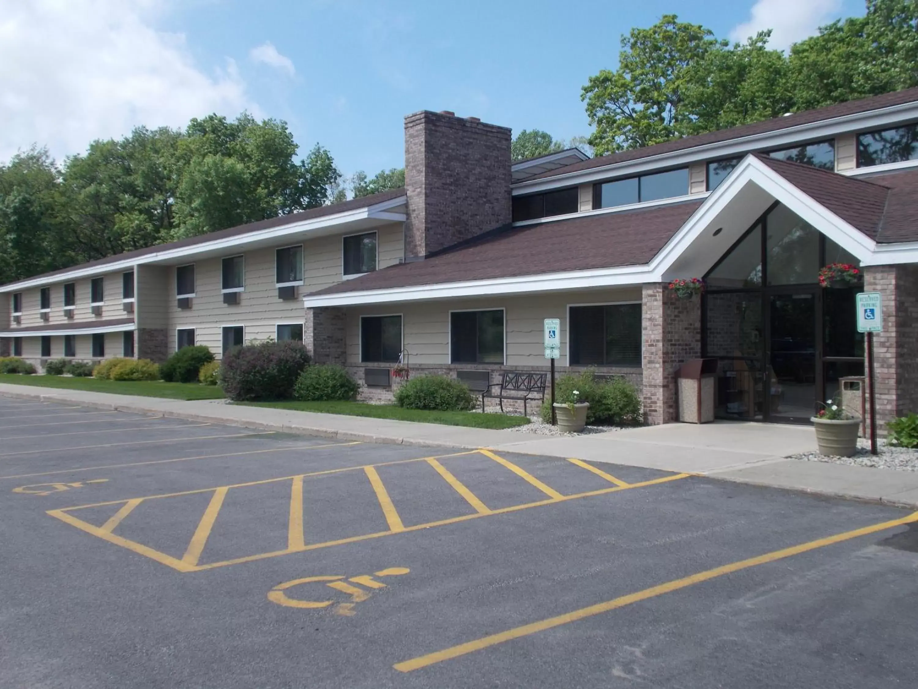 Facade/entrance, Property Building in Boarders Inn and Suites by Cobblestone Hotels - Ripon