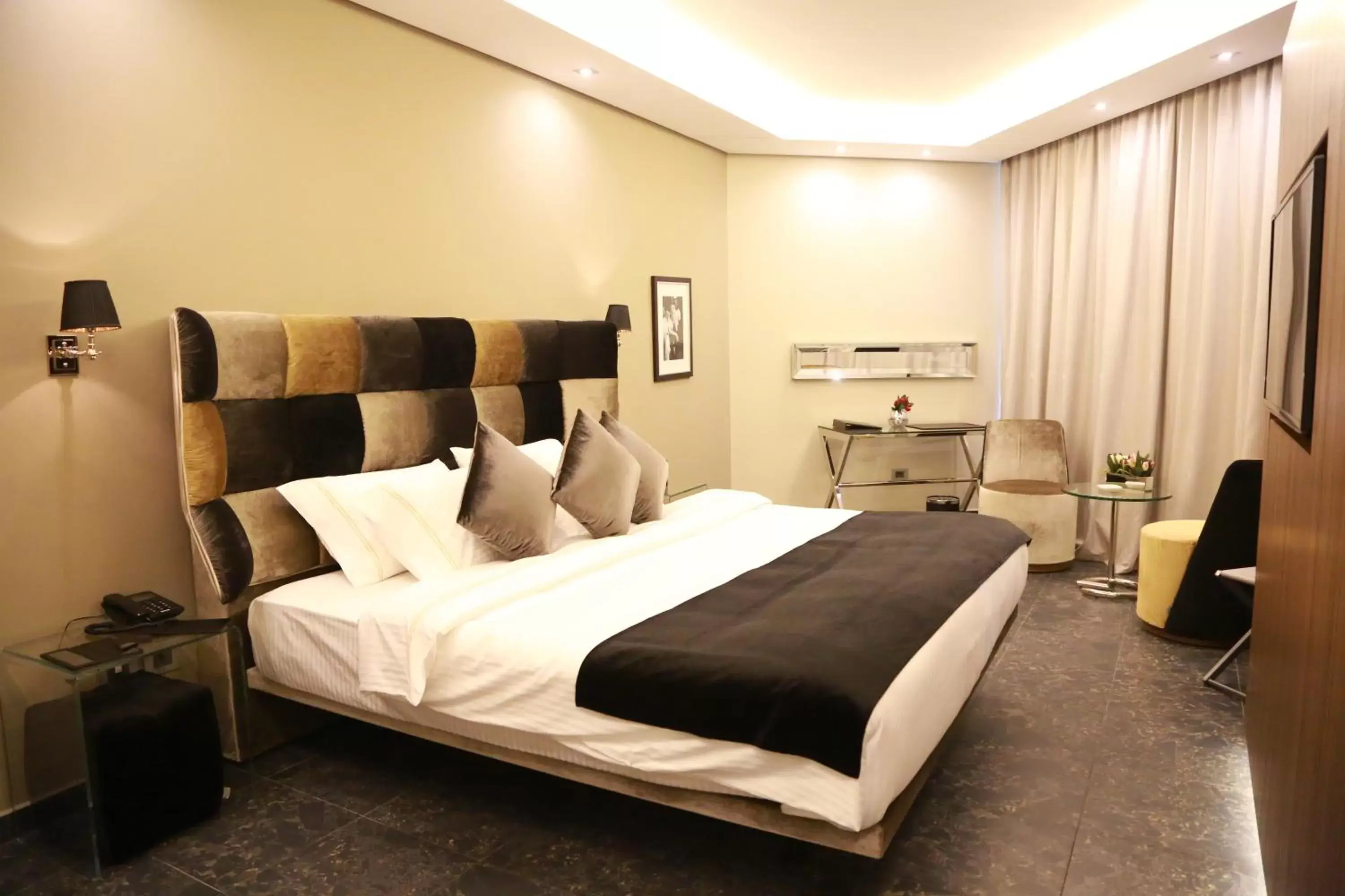 Photo of the whole room, Bed in Royal Tulip Achrafieh Photo of the whole room, Bed in Royal Tulip Achrafieh