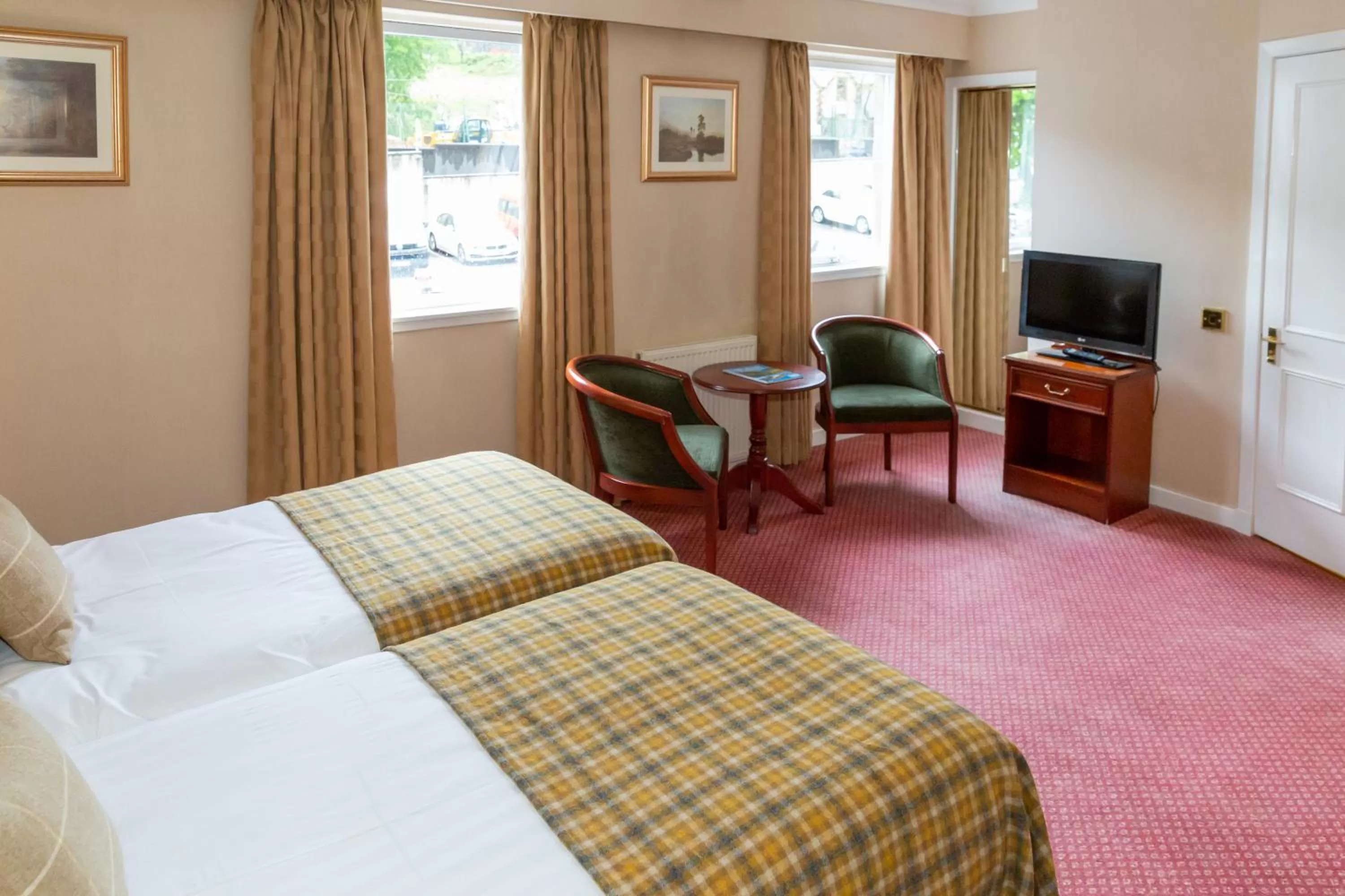 Bedroom, Bed in Alexandra Hotel