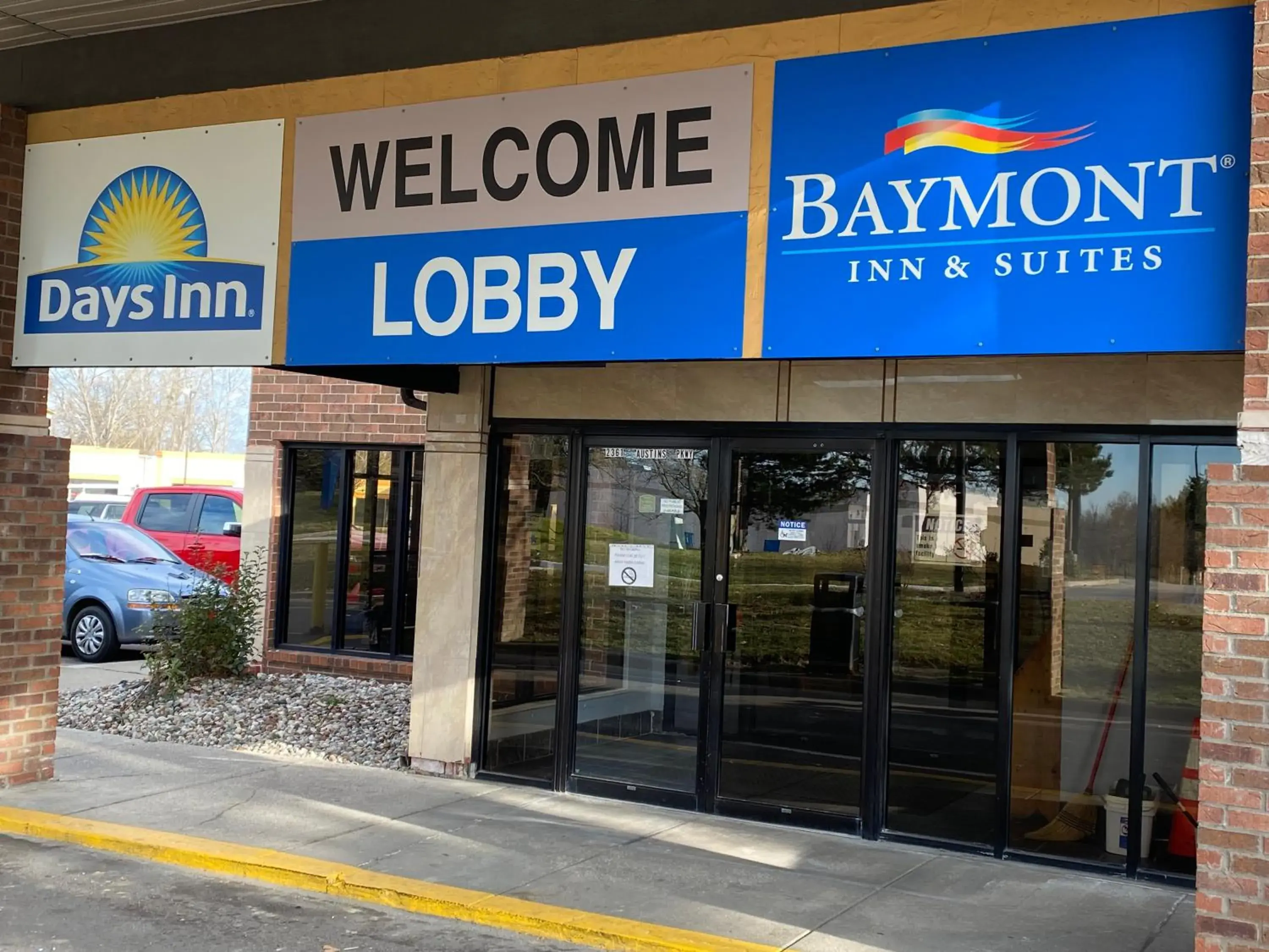 Lobby or reception in Baymont by Wyndham Flint Airport North