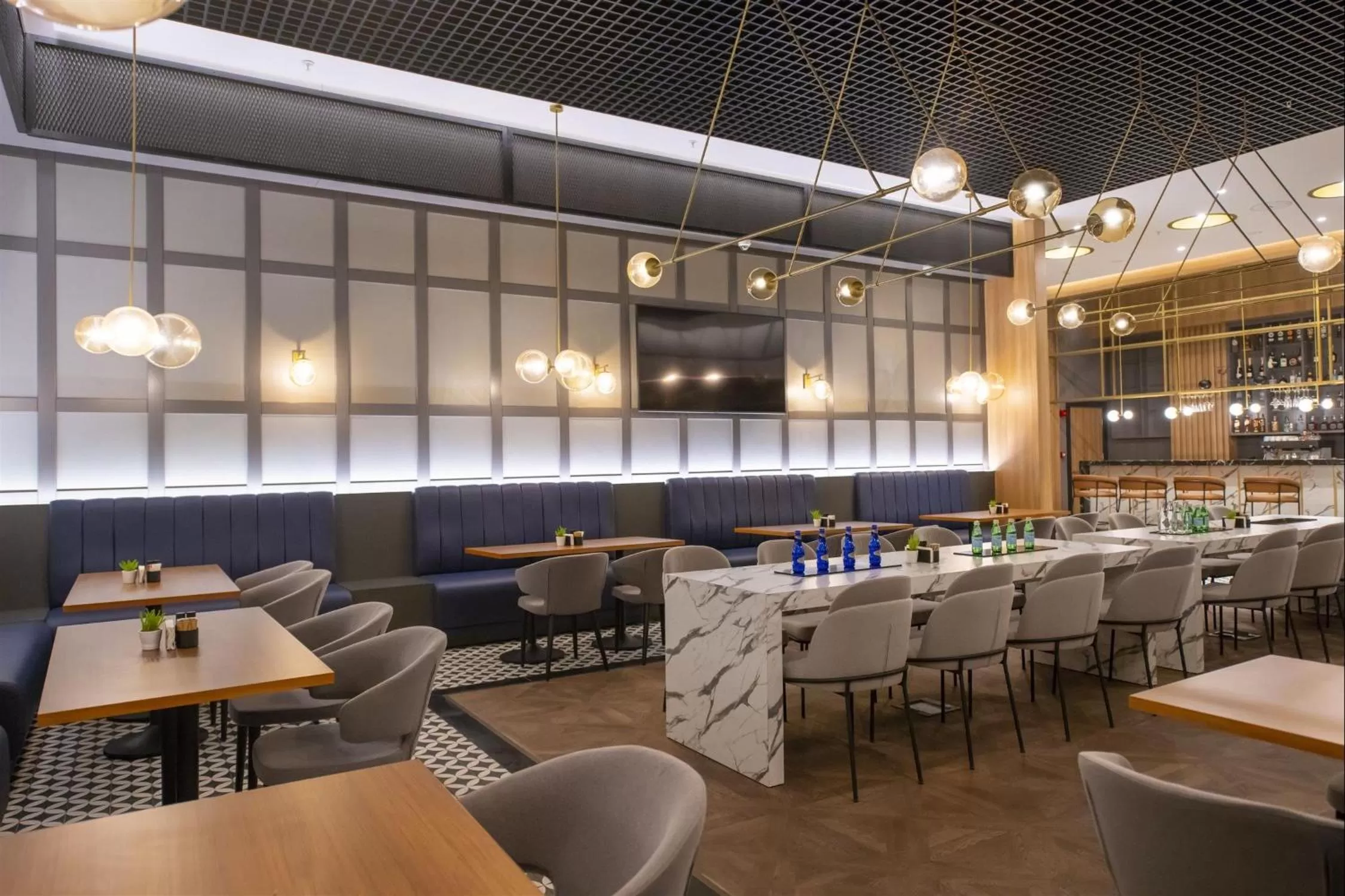 Lounge or bar in Crowne Plaza Ankara by IHG