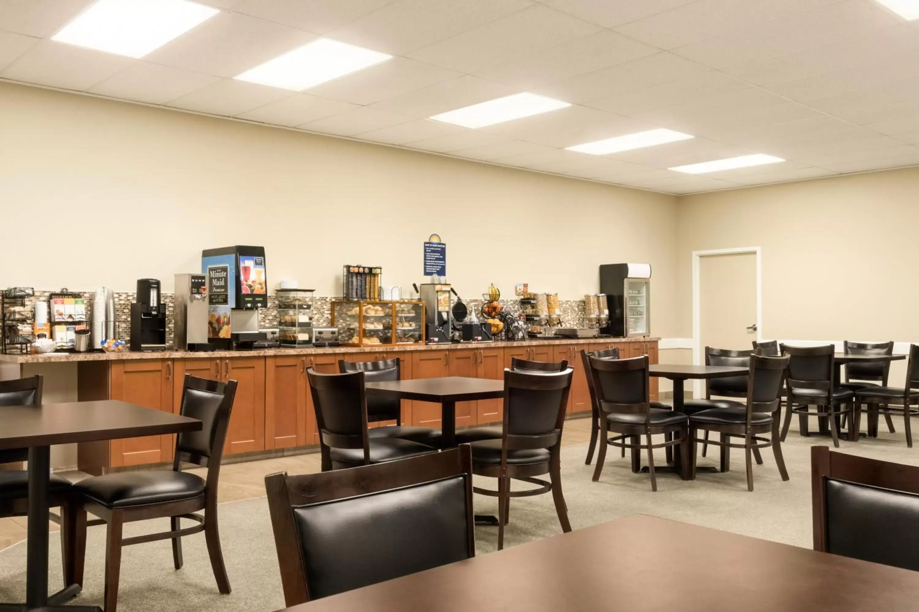 Breakfast, Restaurant/Places to Eat in Days Inn by Wyndham Cranbrook Conference Centre