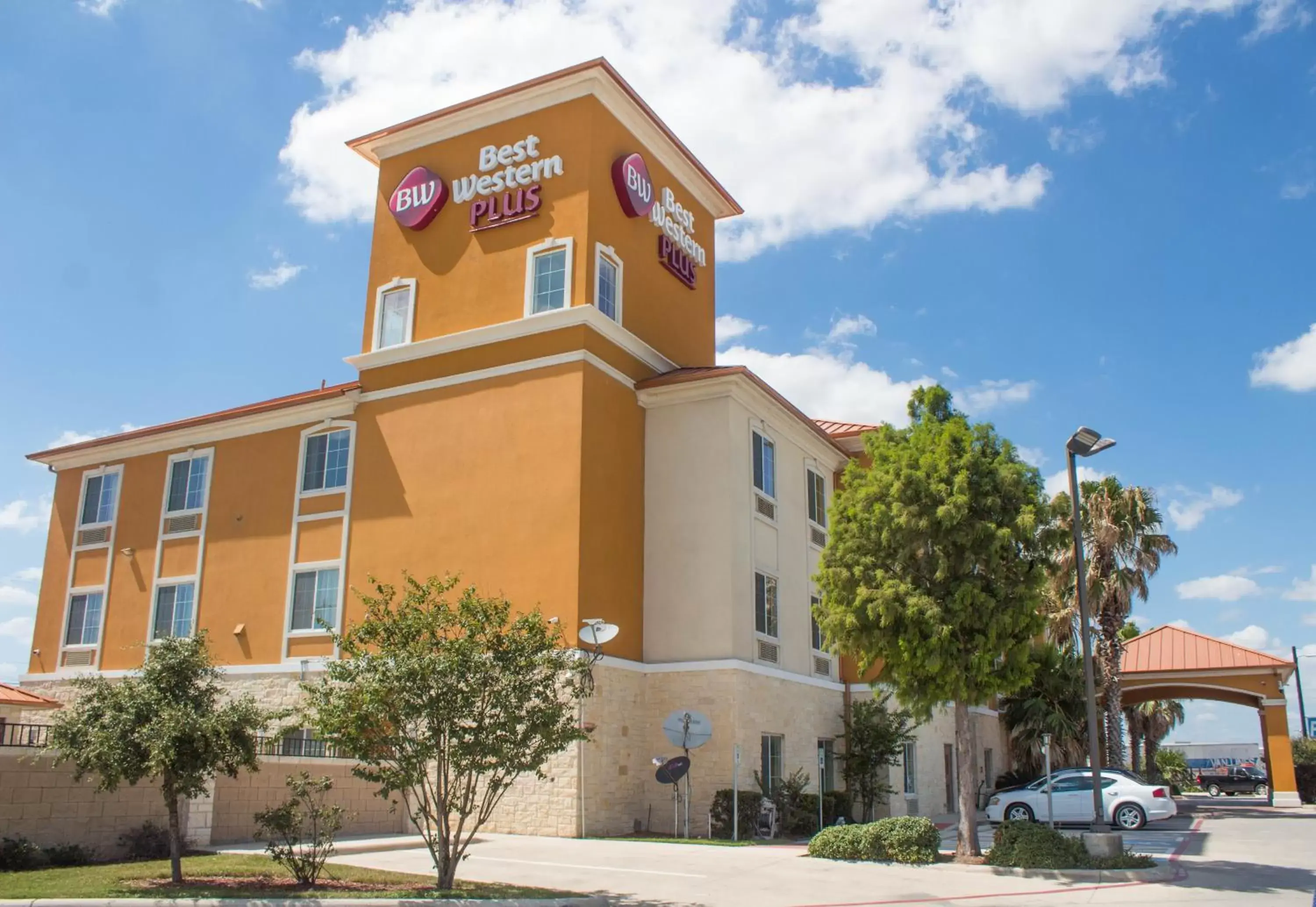 Facade/entrance in Best Western Plus San Antonio East Inn & Suites