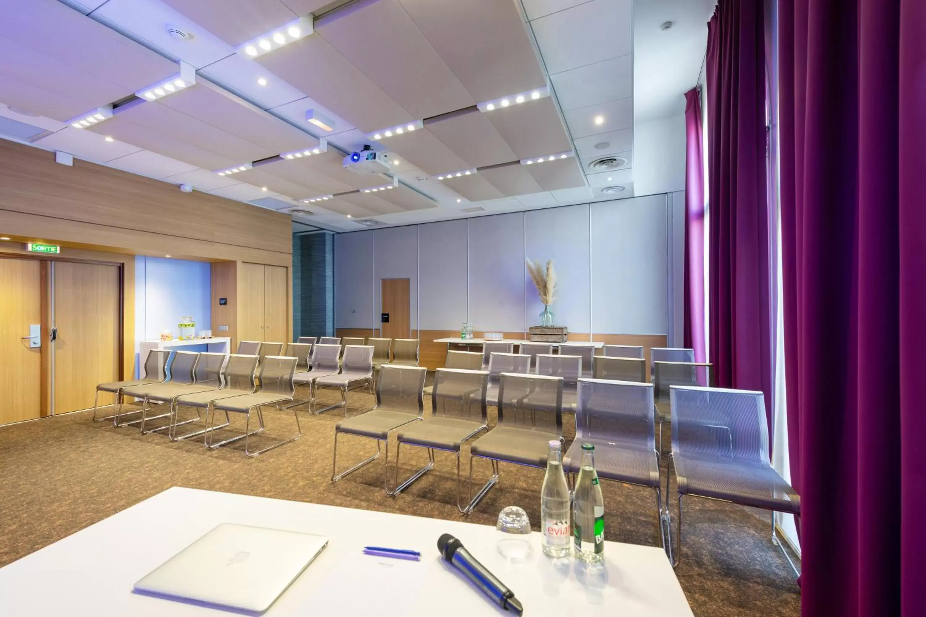 Meeting/conference room in Novotel Toulouse Centre Compans Caffarelli