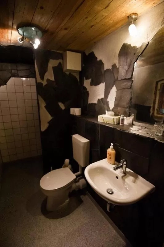 Bathroom in Exempel Schlafstuben und Quartier Langer Hals