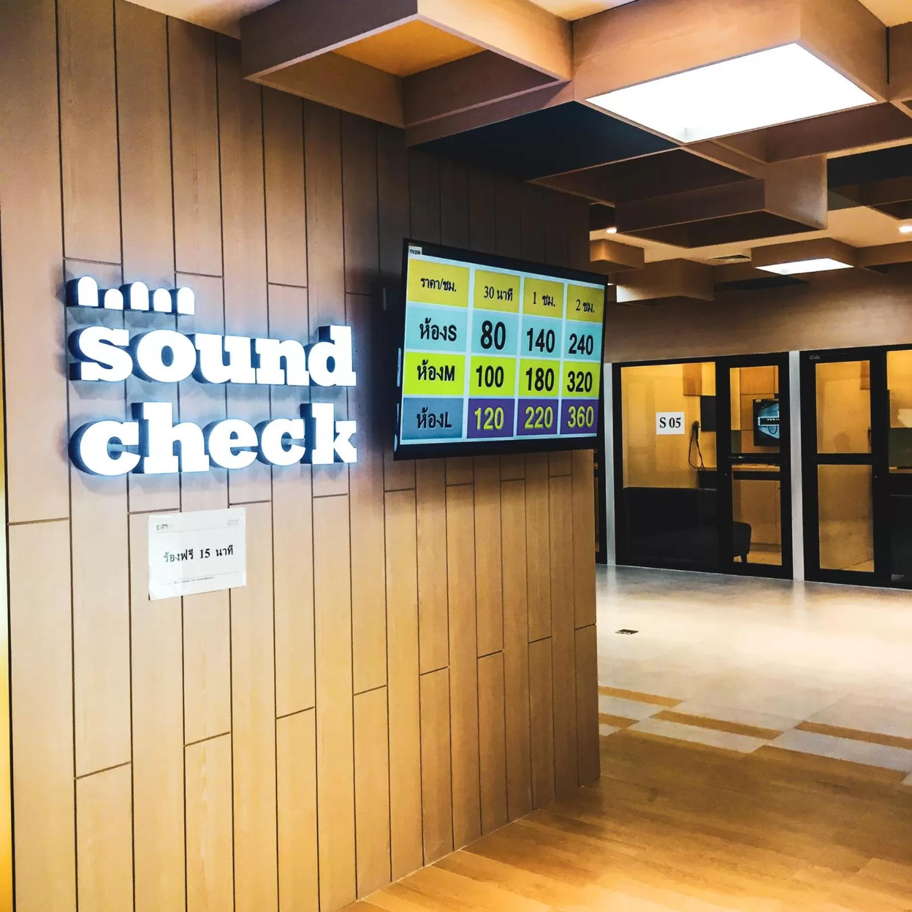 Entertainment in VIX Bangkok at Victory Monument