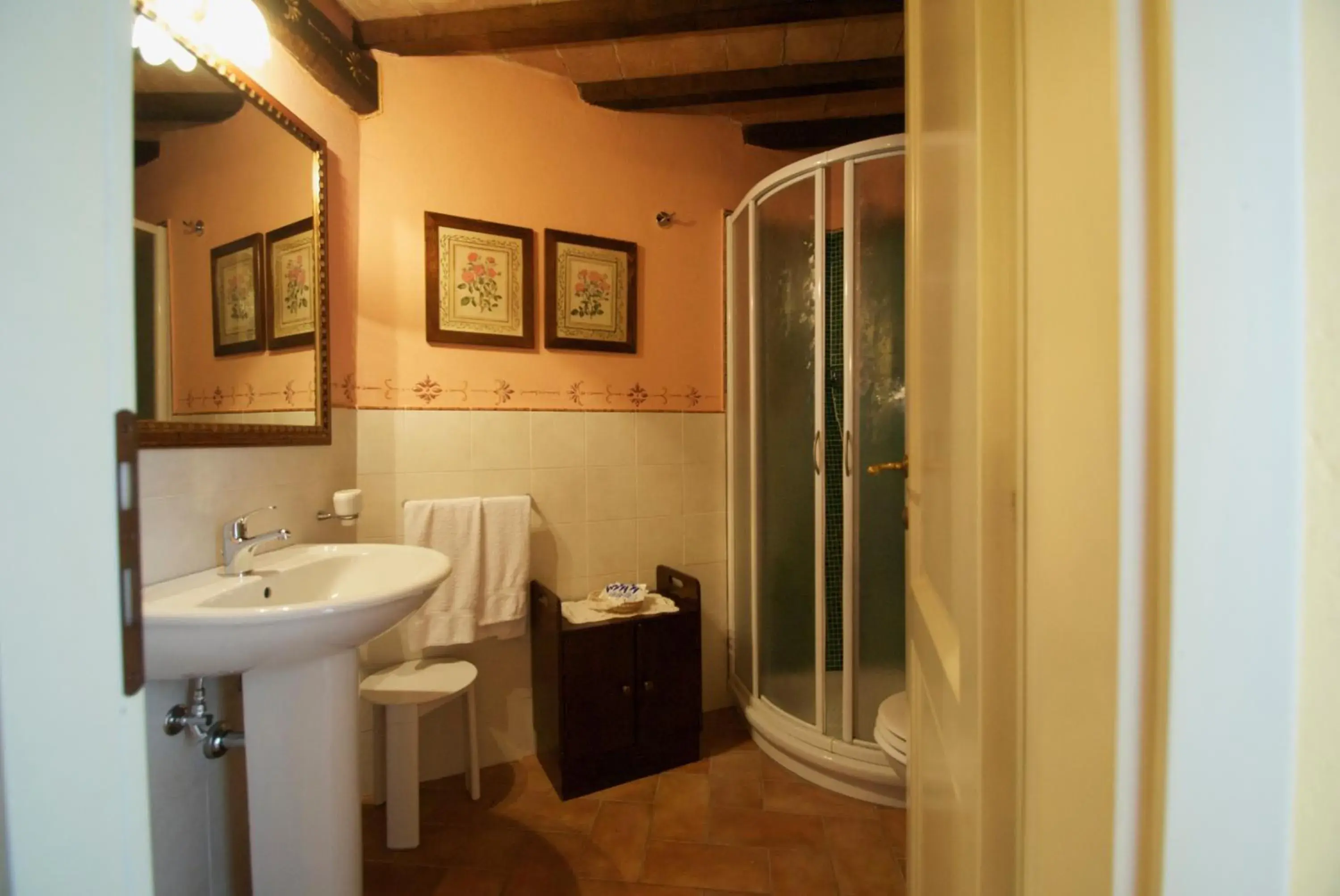 Area and facilities, Bathroom in Torre Sangiovanni Albergo e Ristorante