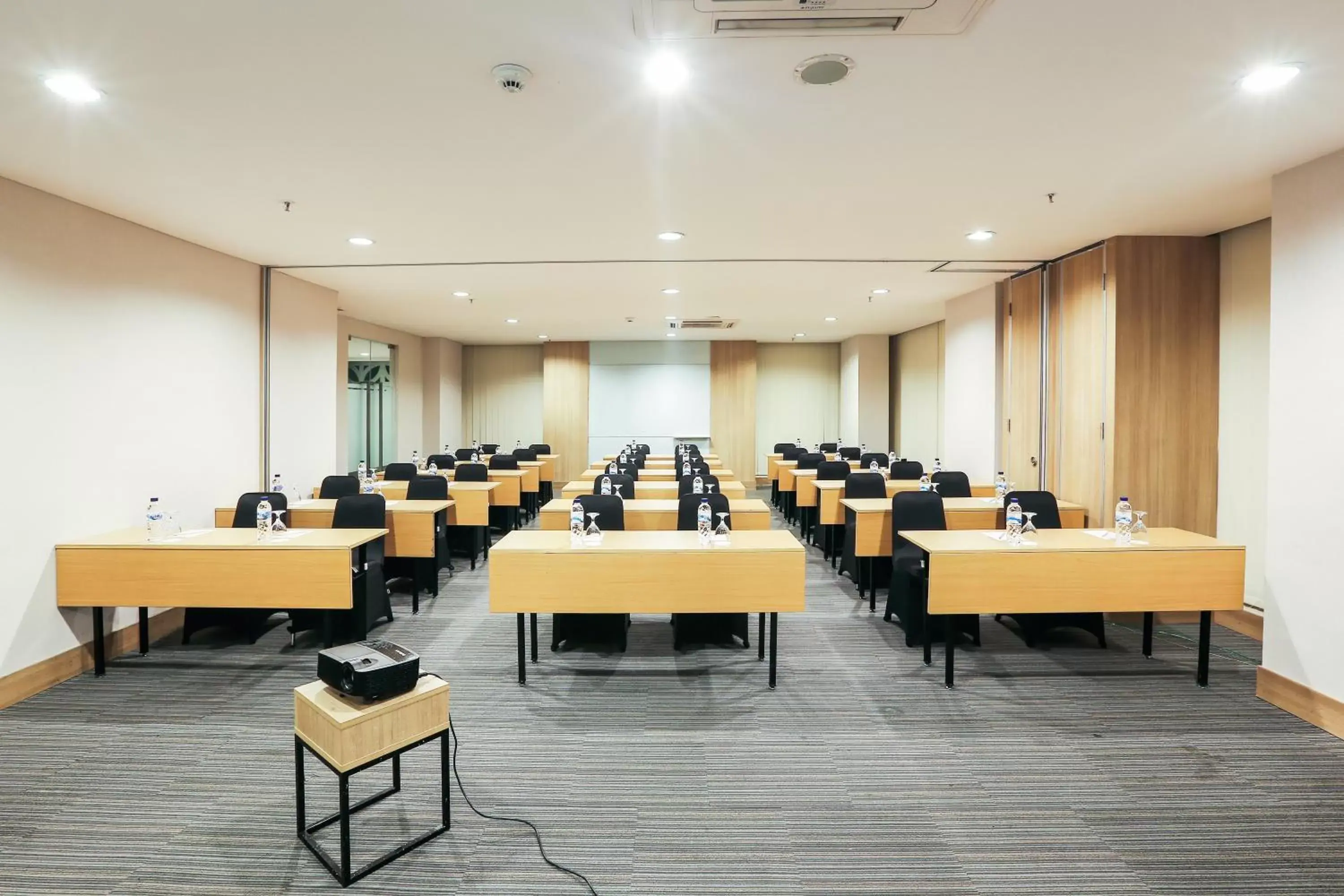 Meeting/conference room in Hotel Citradream Semarang