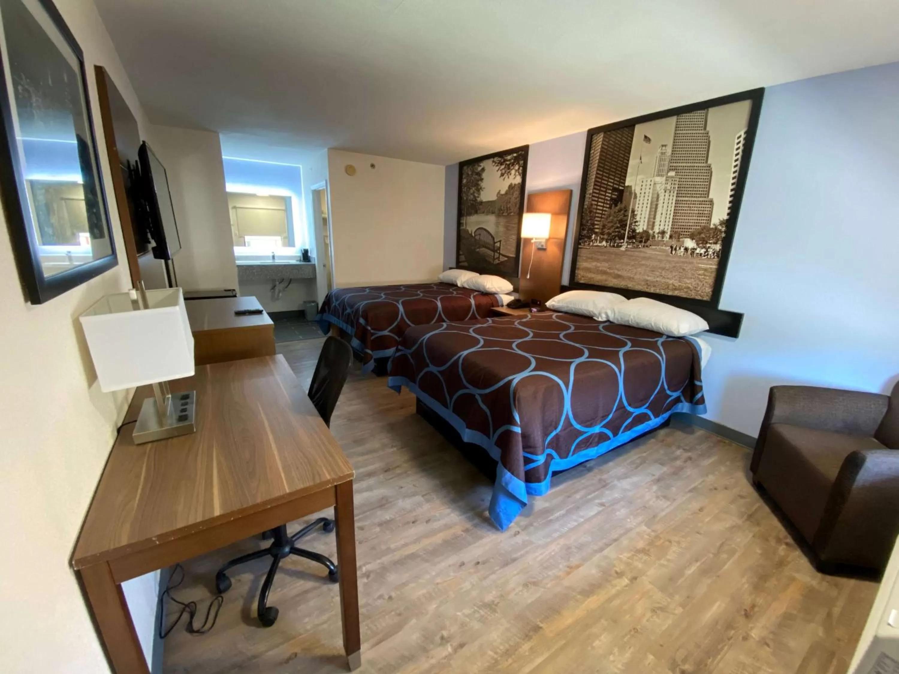 Photo of the whole room, Bed in Super 8 by Wyndham Marietta/West/Atl Area