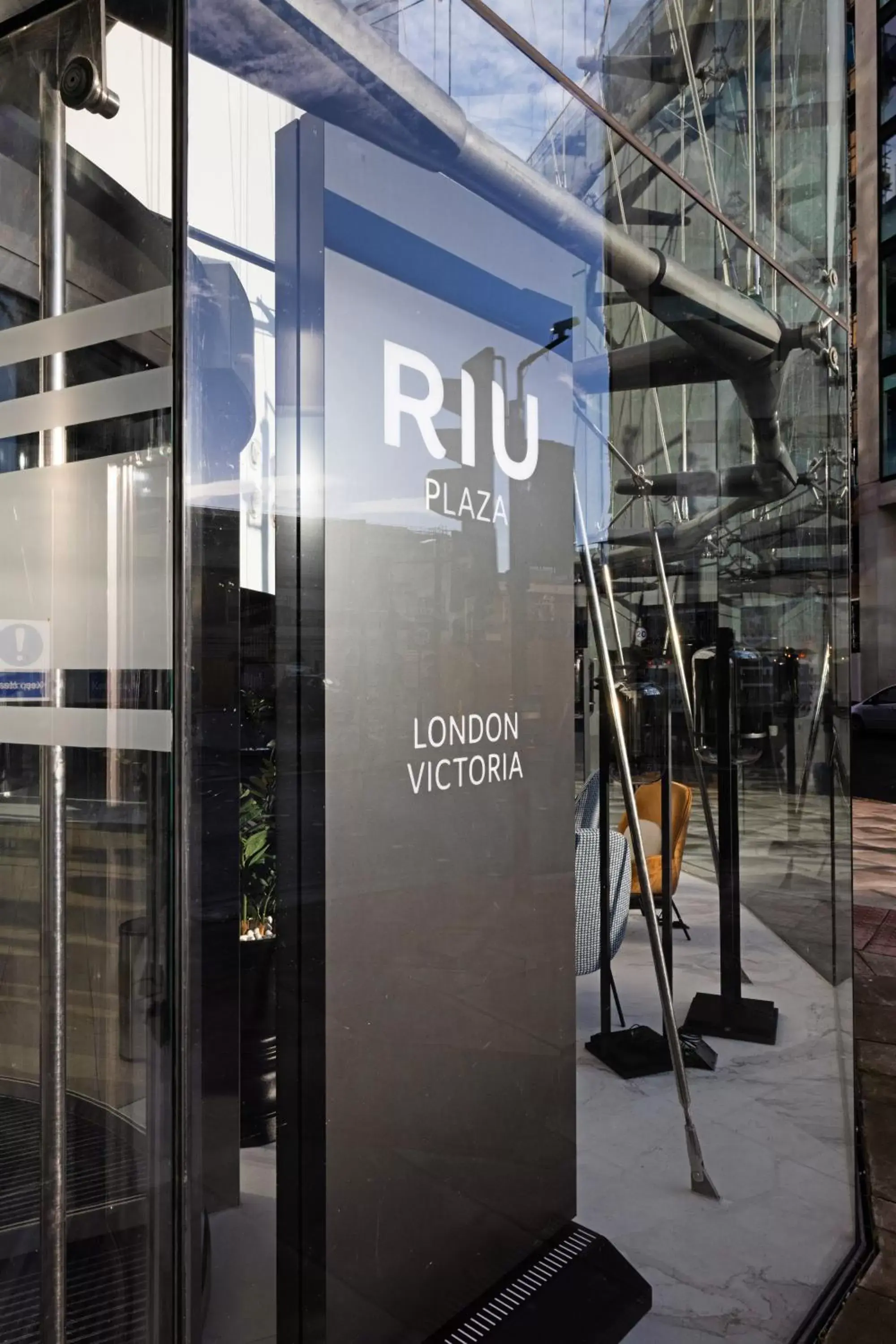 Lobby or reception, Property Logo/Sign in Riu Plaza London Victoria