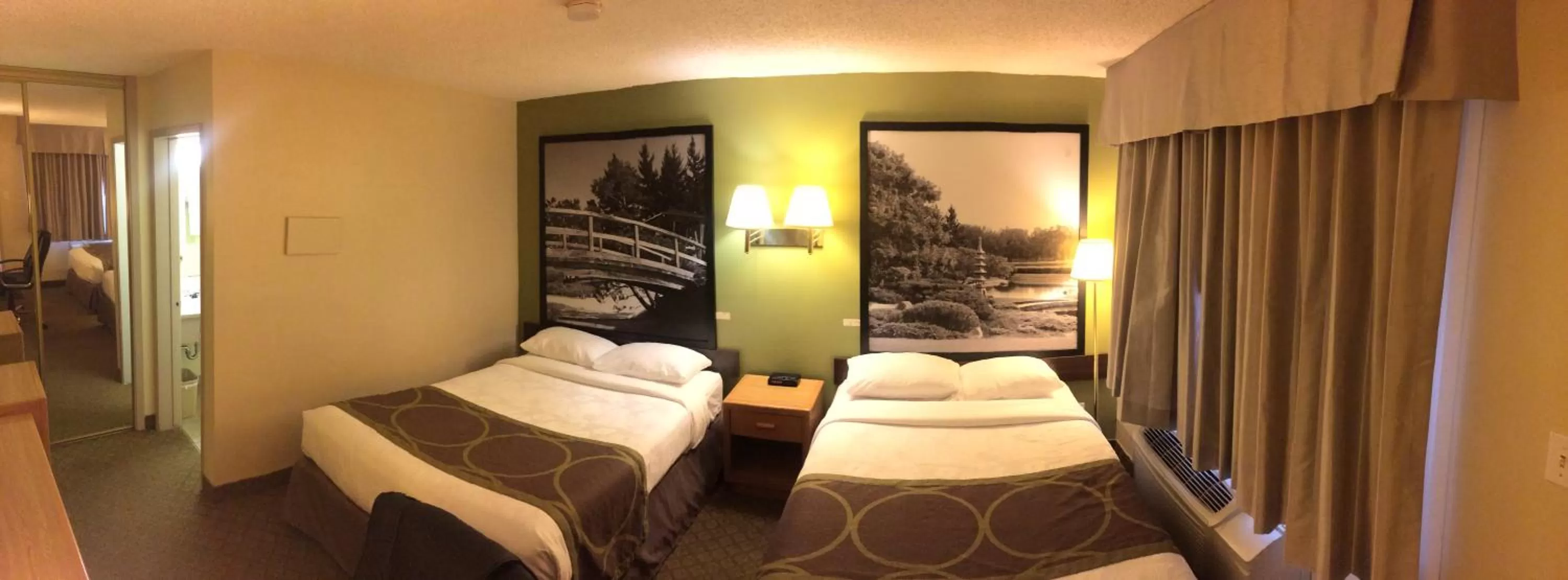 Photo of the whole room, Bed in Super 8 by Wyndham Lethbridge