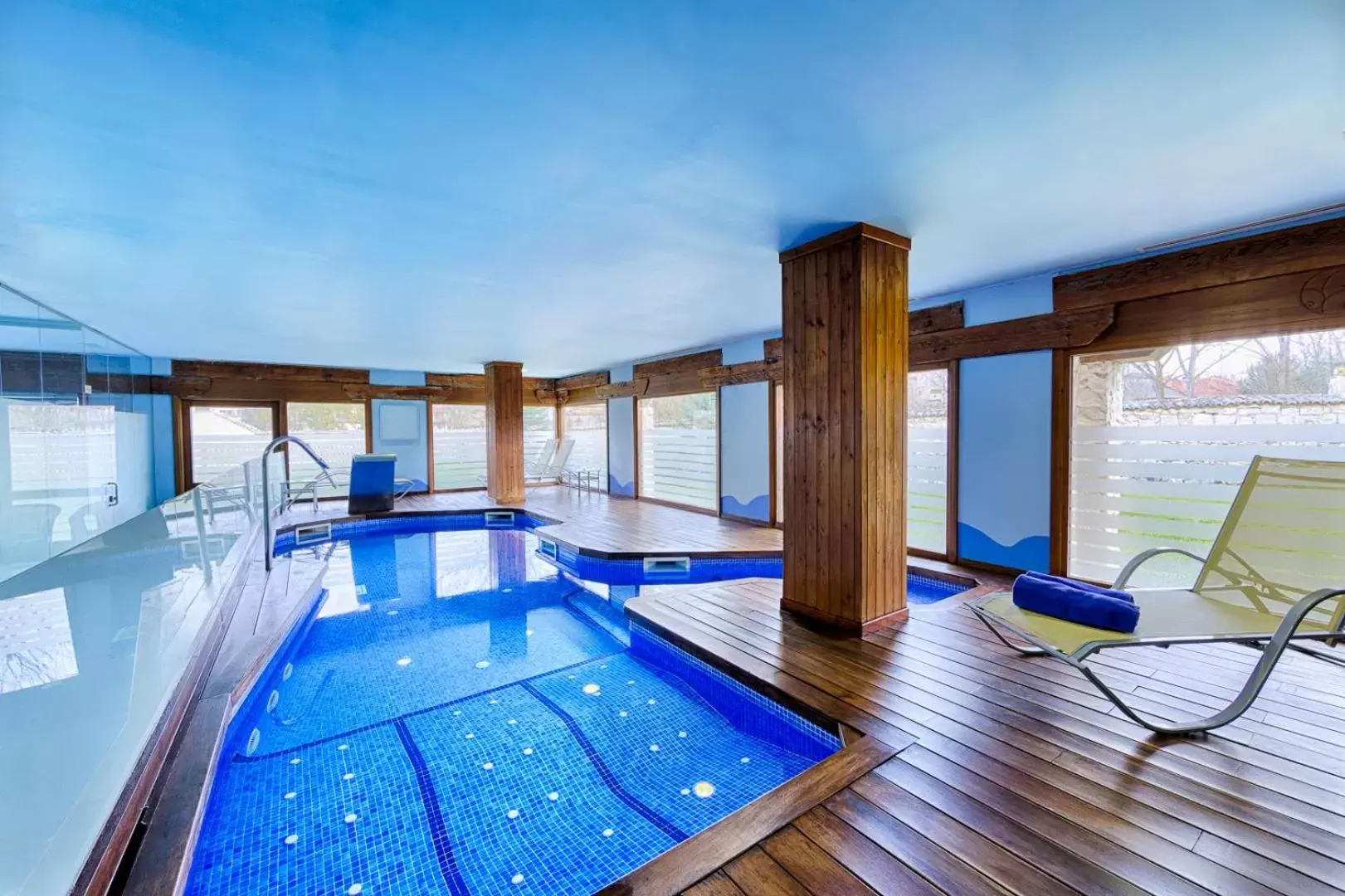 Hot Tub, Swimming Pool in AZZ Peñafiel Las Claras Hotel & Spa