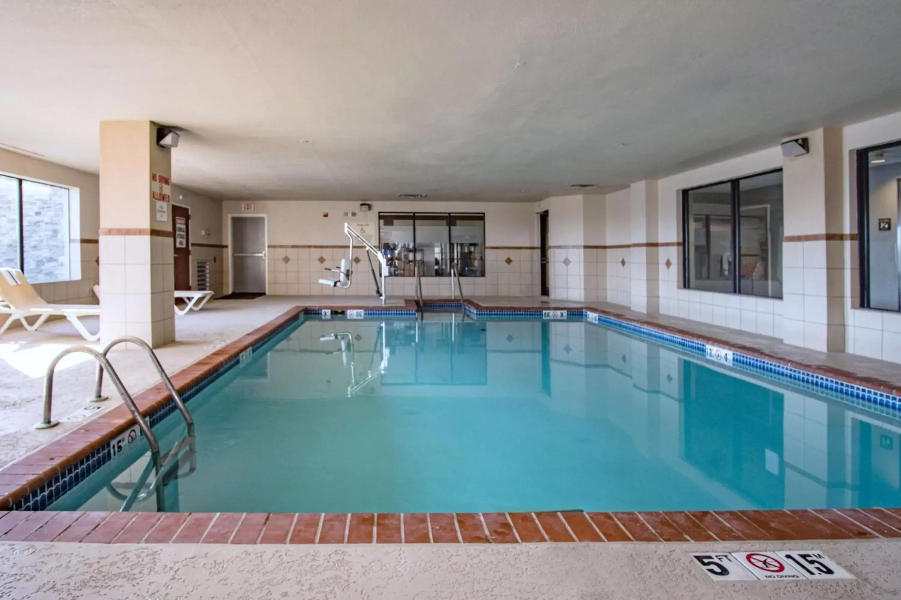 Swimming pool in Hampton Inn Oklahoma City/Yukon Swimming pool in Hampton Inn Oklahoma City/Yukon