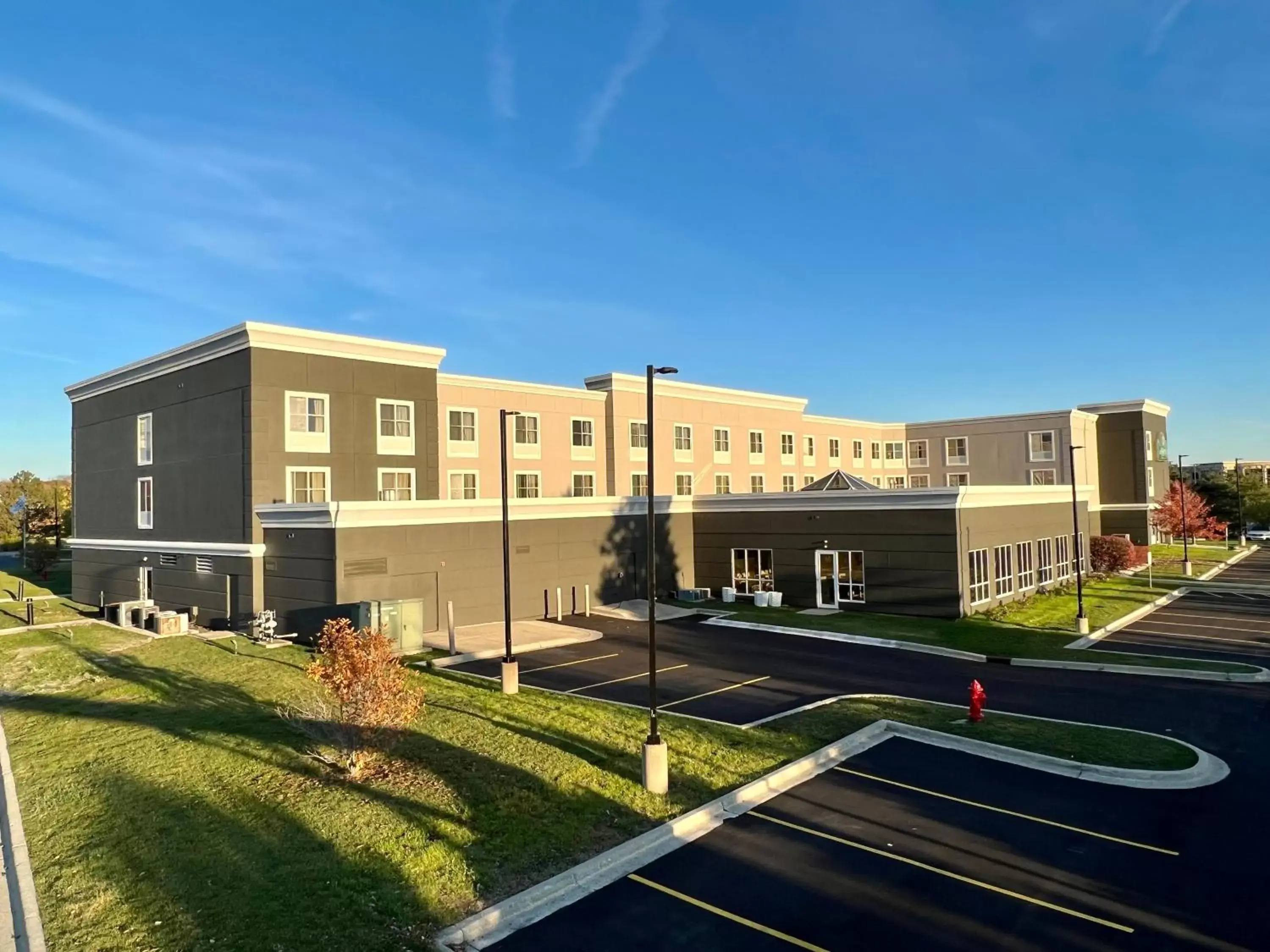 Property building in La Quinta by Wyndham Bannockburn-Deerfield Property building in La Quinta by Wyndham Bannockburn-Deerfield