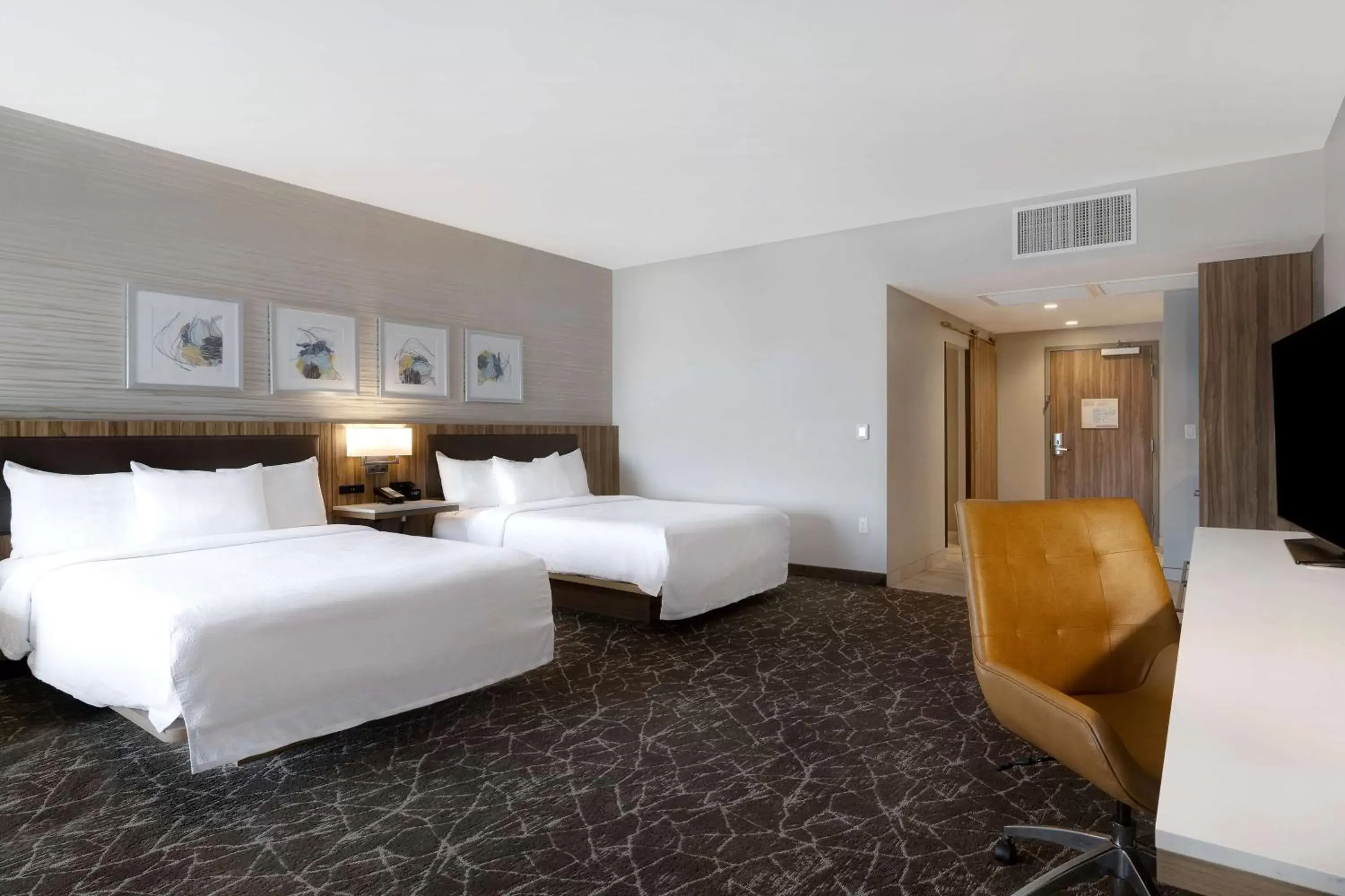 Bedroom, Bed in Hilton Garden Inn Anaheim Resort