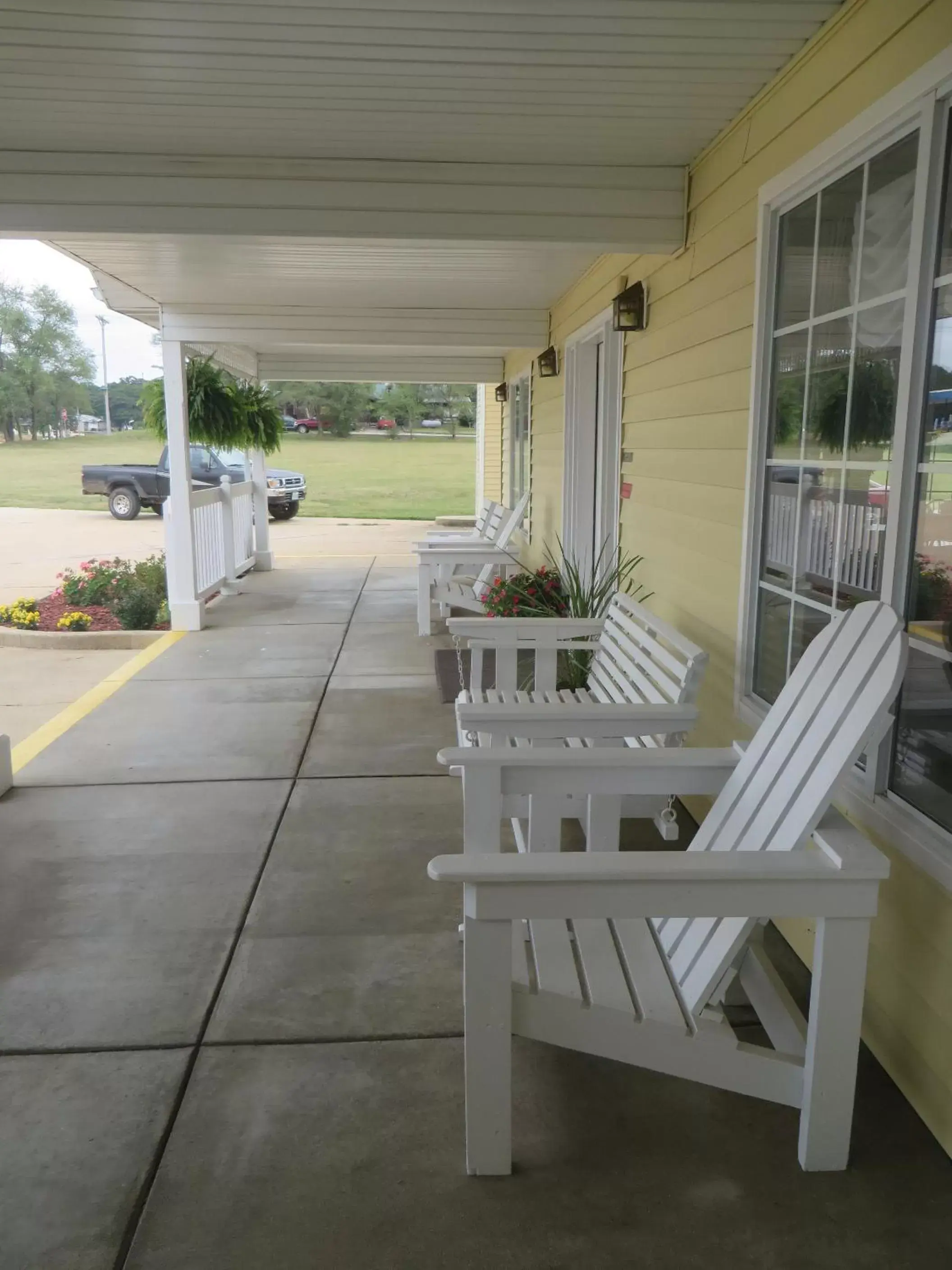 Patio in Honeysuckle Inn