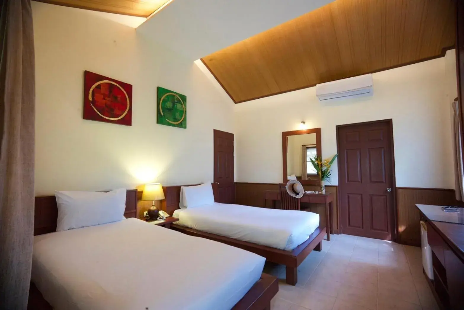 Bed in Pinnacle Samui Resort SHA Plus