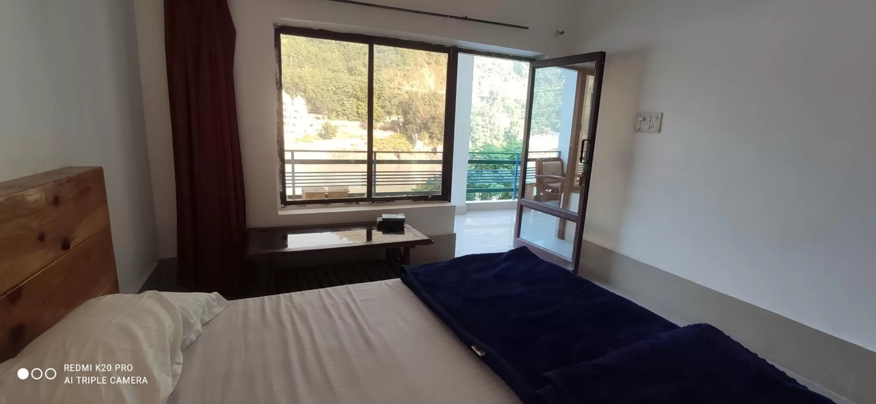 Bed in H7 Stay On The Ganges, Yoga & Spa Resort, Rishikesh