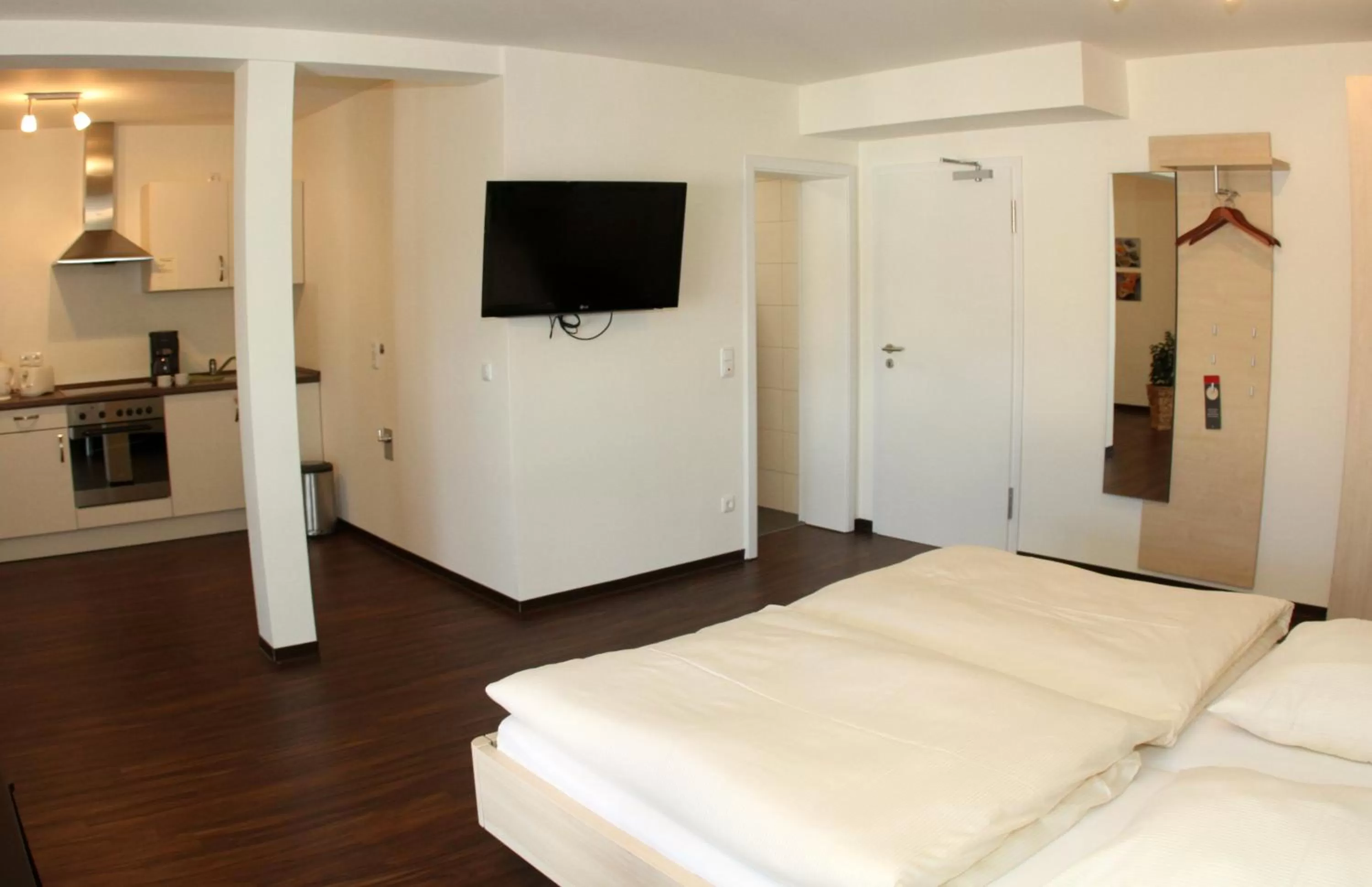 Photo of the whole room, Bed in Frühstückshotel Landgasthof Kramer