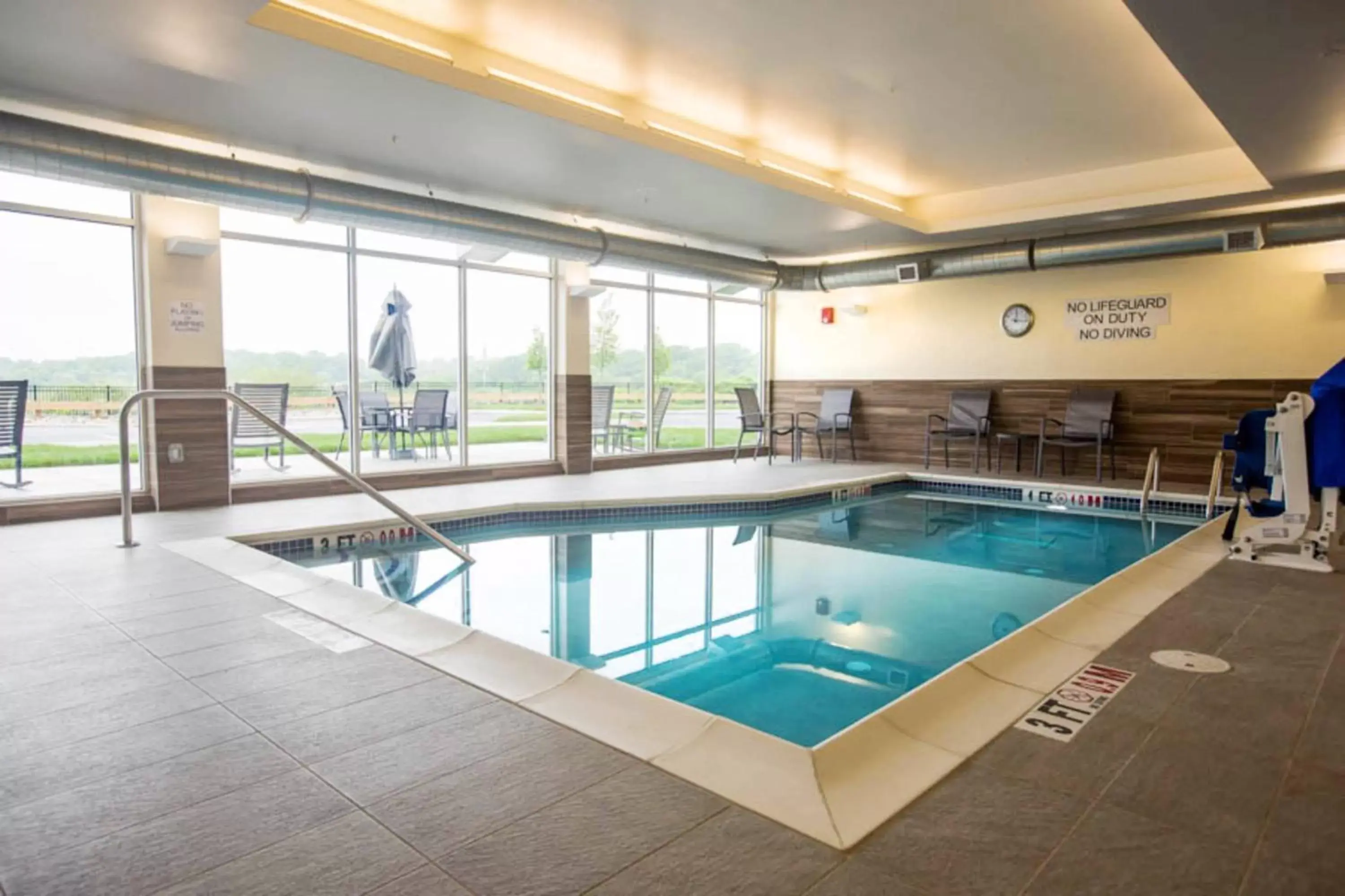 Swimming Pool in Fairfield Inn & Suites by Marriott Philadelphia Broomall/Newtown Square