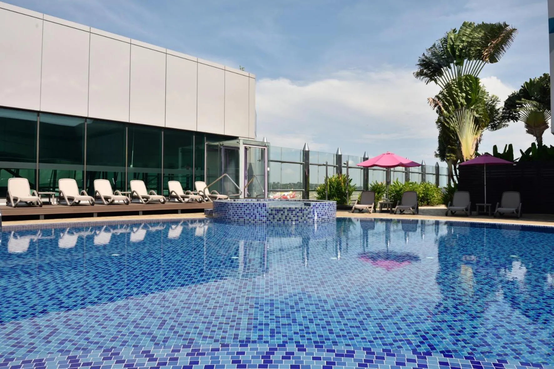 Swimming pool in Aerotel Singapore - Transit Hotel in Terminal 1