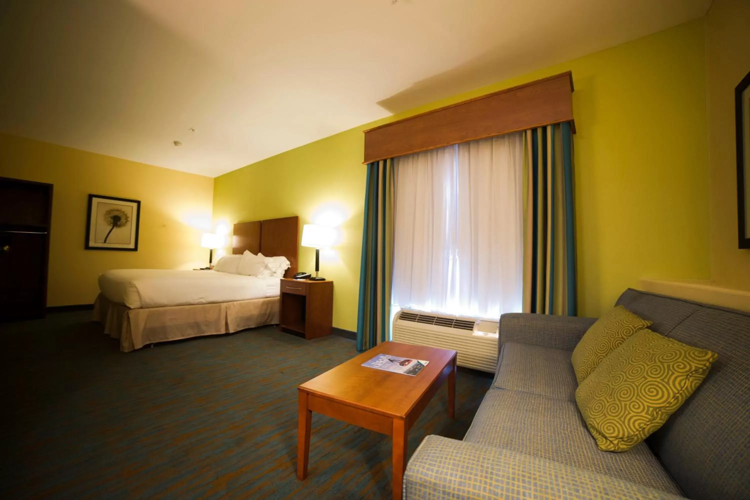 Photo of the whole room, Bed in Holiday Inn Express Hotel & Suites Atlanta East - Lithonia, an IHG Hotel