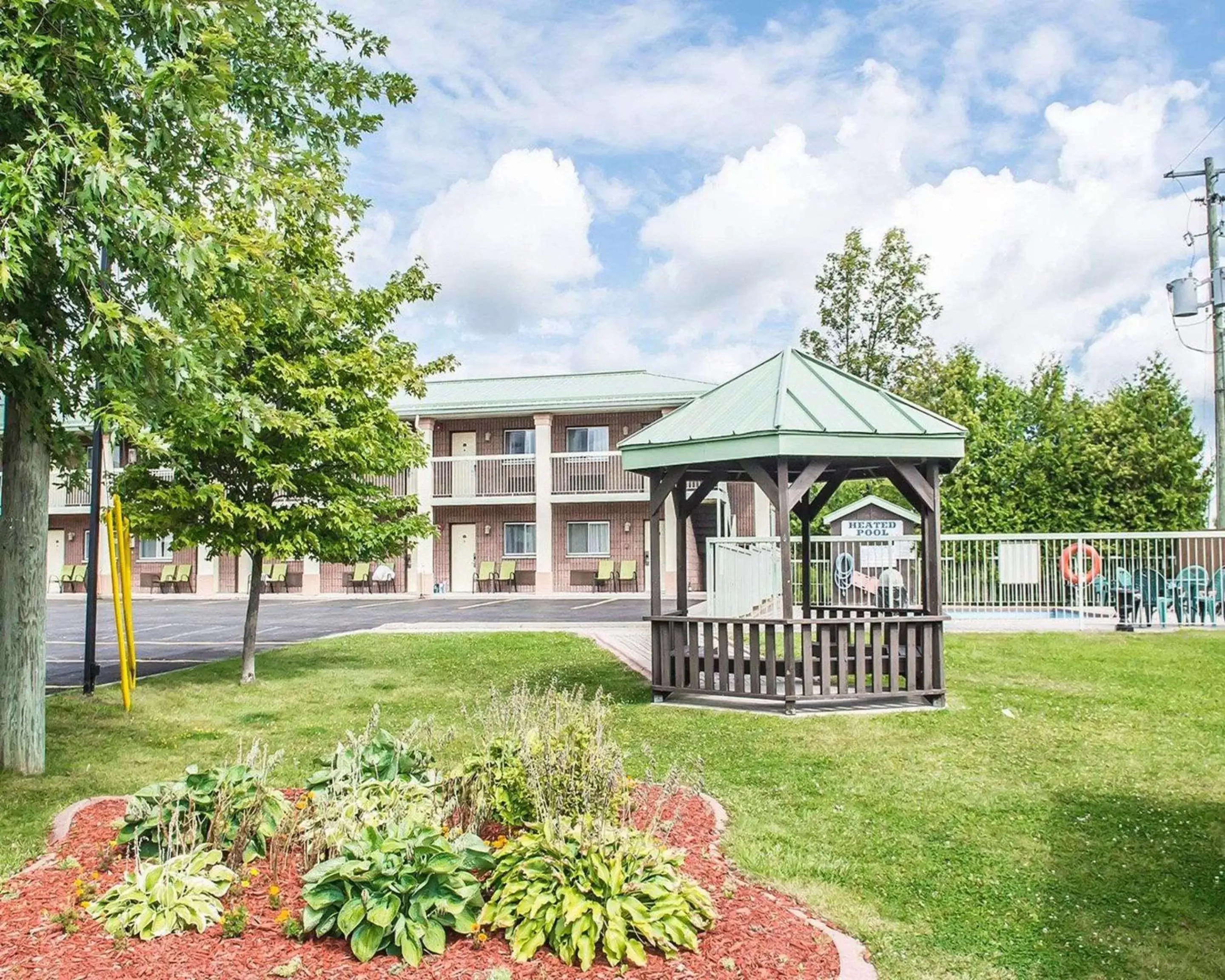 Property Building in Quality Inn & Suites 1000 Islands