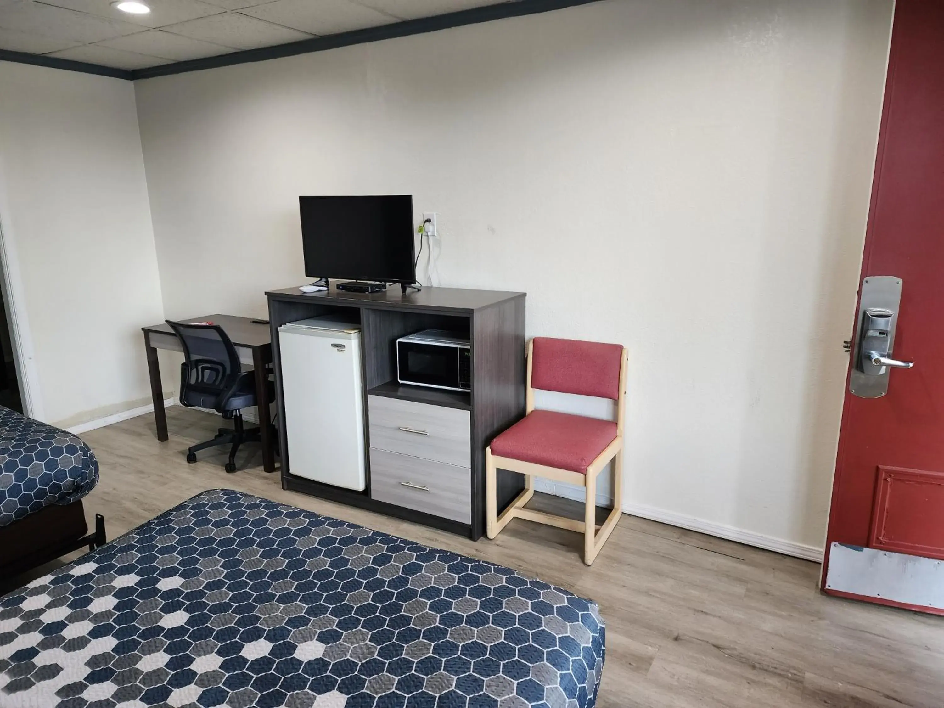 Double Room with Two Double Beds - Smoking in Econo Lodge Wytheville Double Room with Two Double Beds - Smoking in Econo Lodge Wytheville