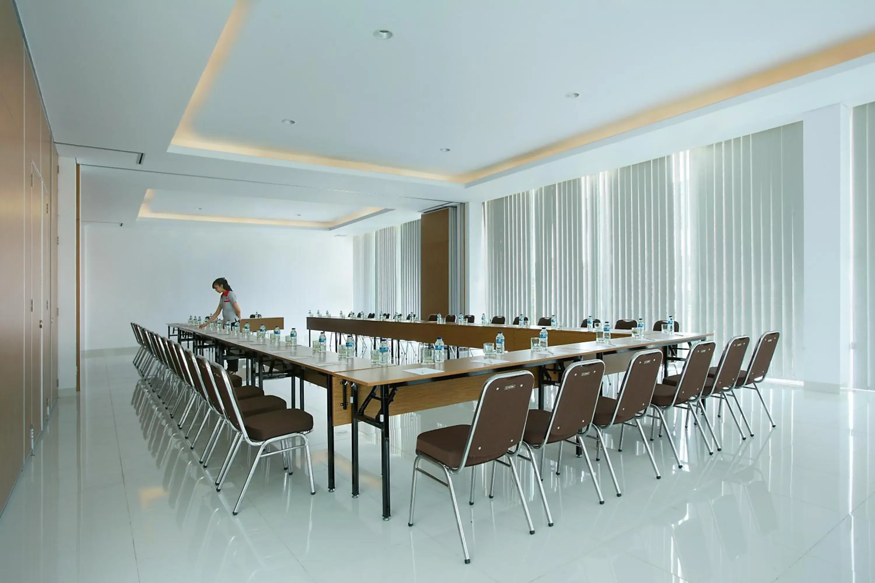 Meeting/conference room in Amaris Hotel Embong Malang - Surabaya