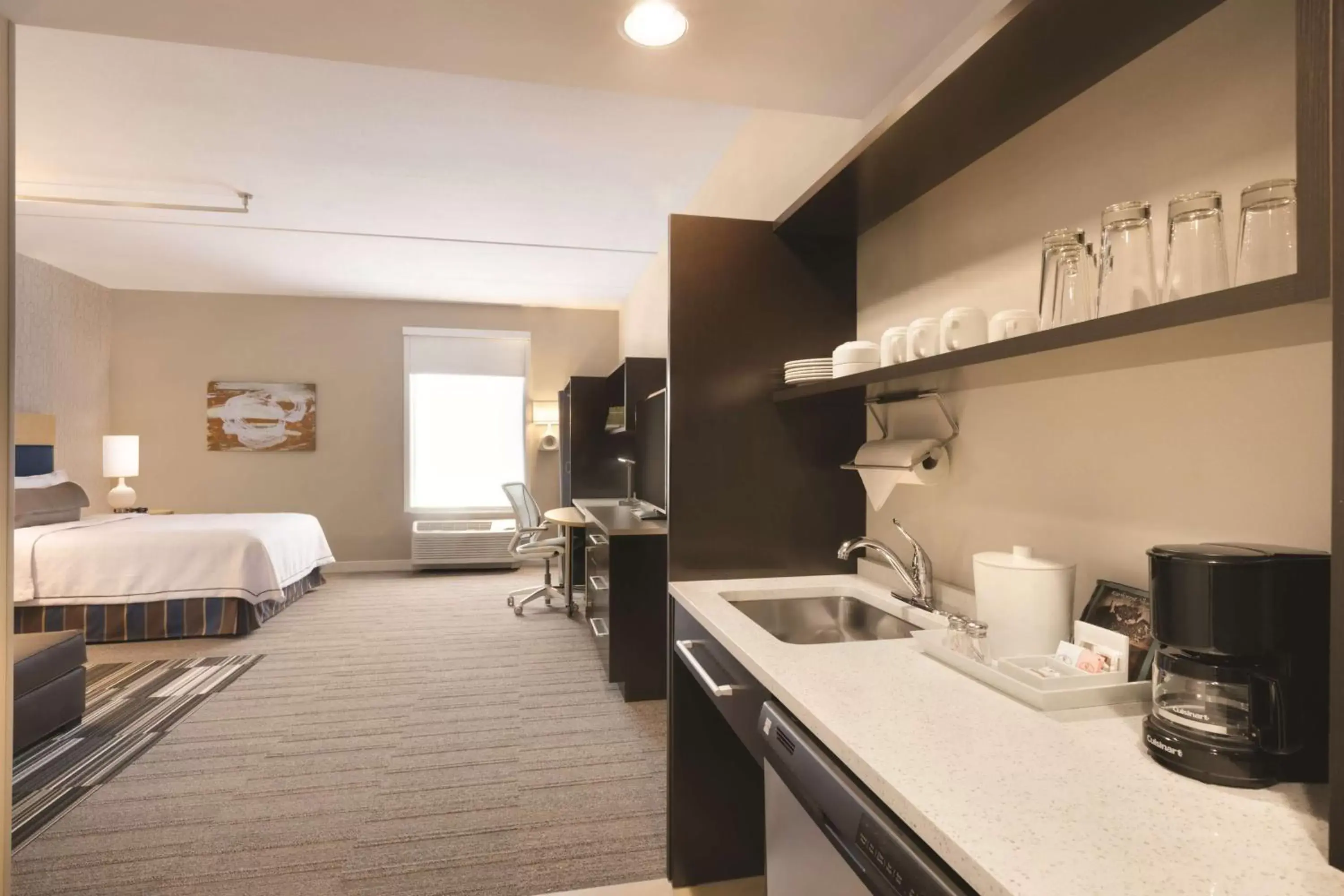 Bed, Kitchen/Kitchenette in Home2 Suites by Hilton Nashville Franklin Cool Springs