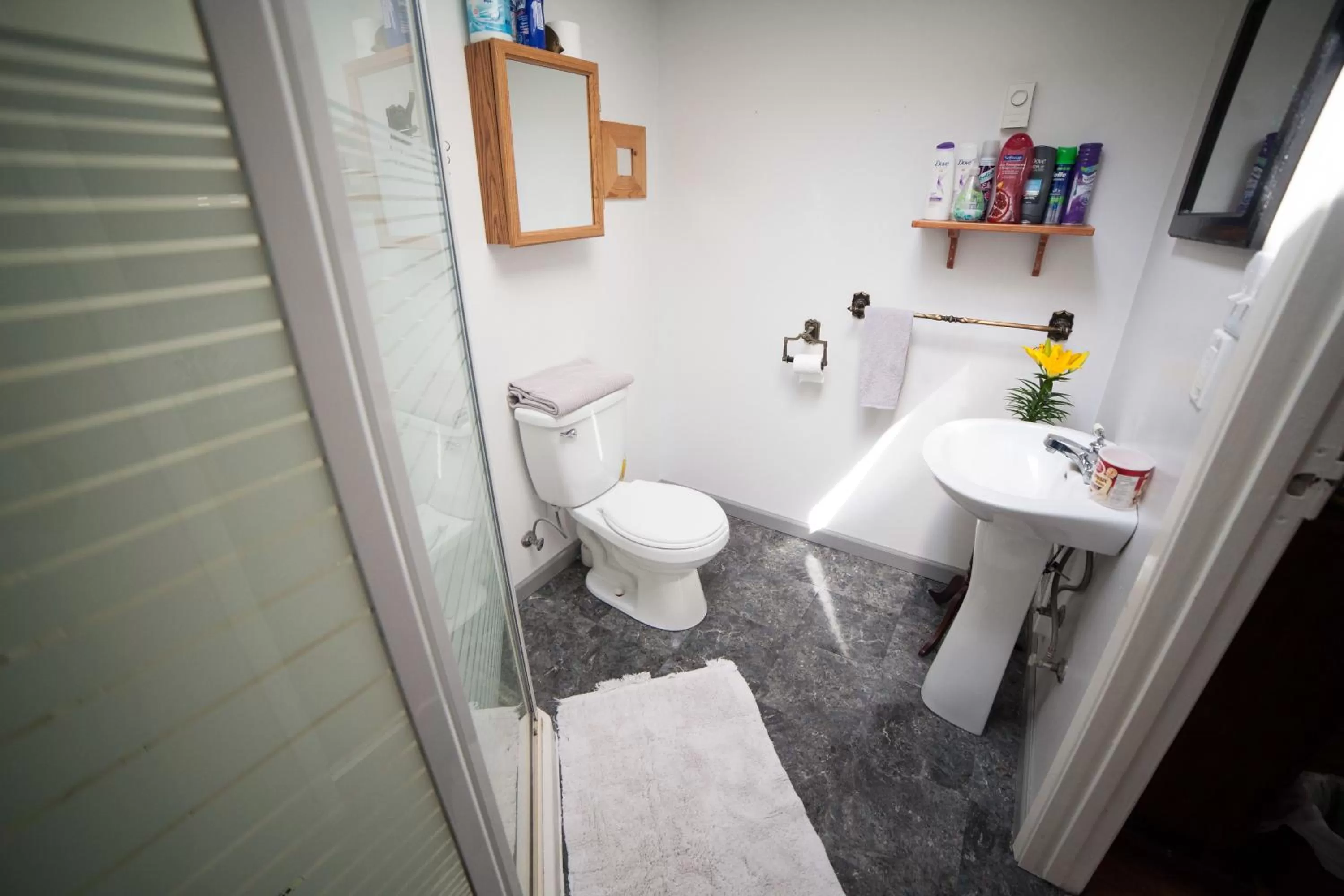 Bathroom in Tall Trees Bed & Breakfast