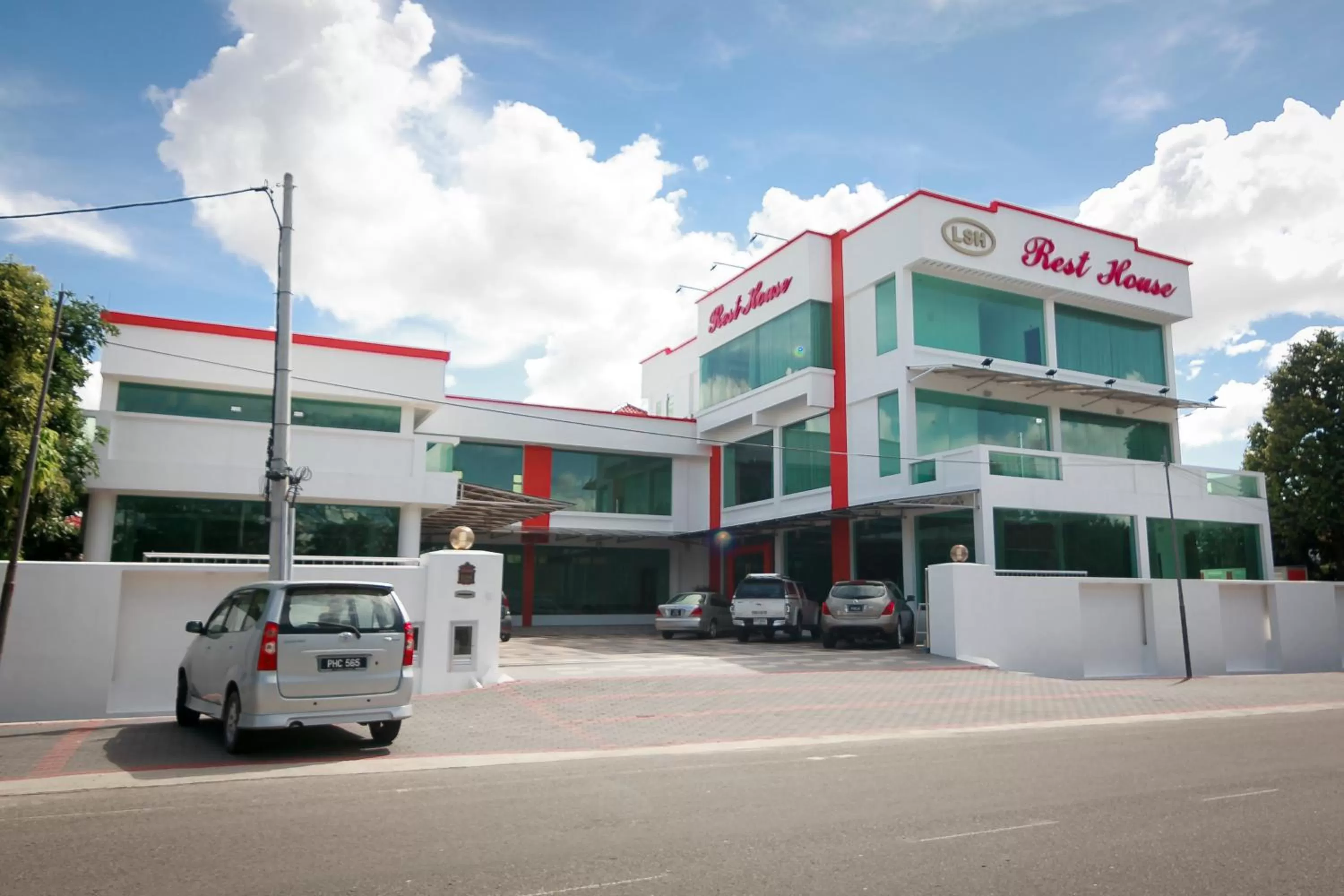 Facade/entrance in LSH Rest House