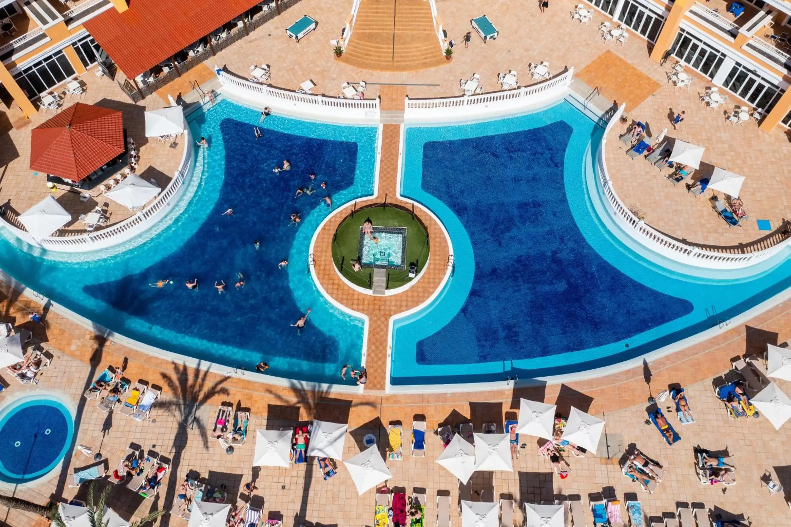 Swimming pool, Pool View in Chatur Playa Real Resort