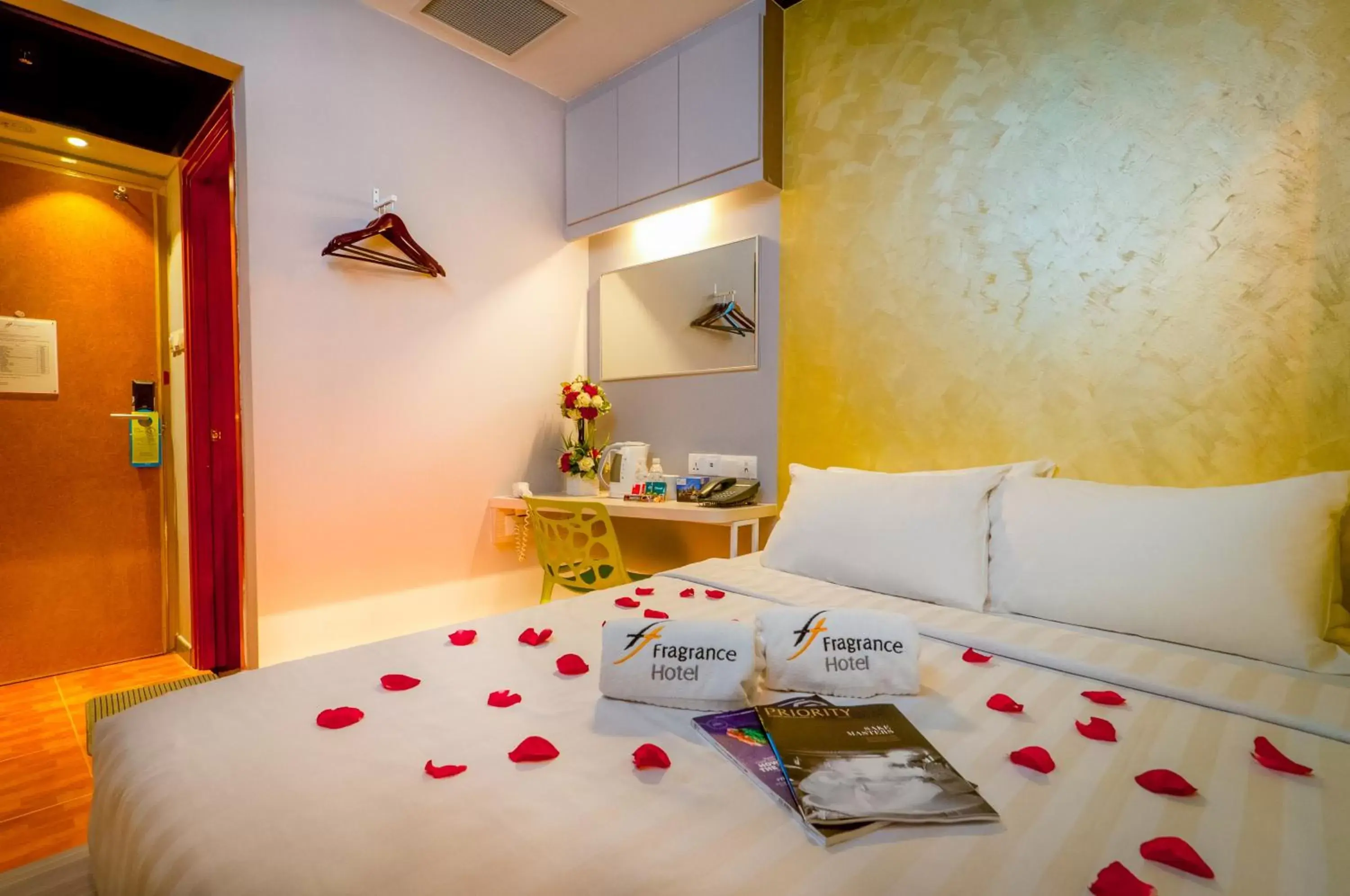 Decorative detail, Bed in Fragrance Hotel - Rose