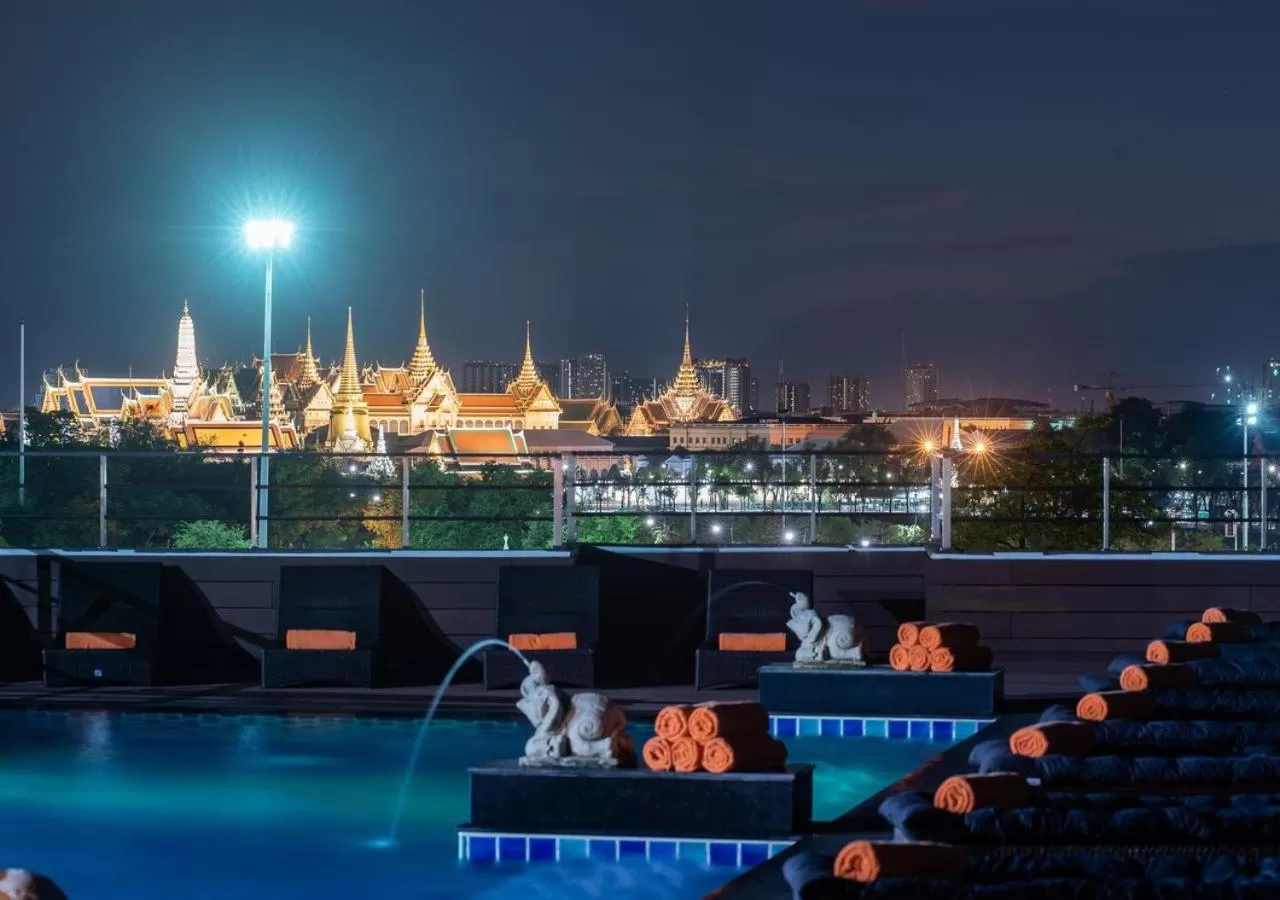 Swimming pool in D&D Inn Khaosan
