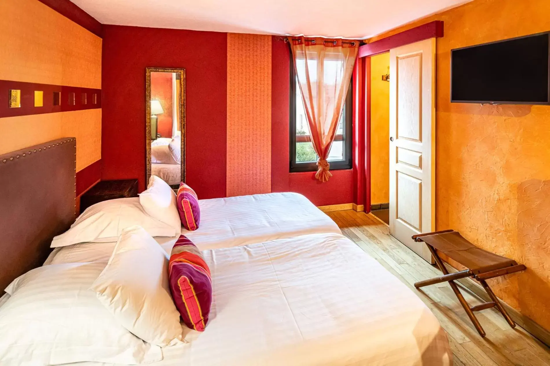 Single Room with Private Bathroom in Hôtel Le Résinier