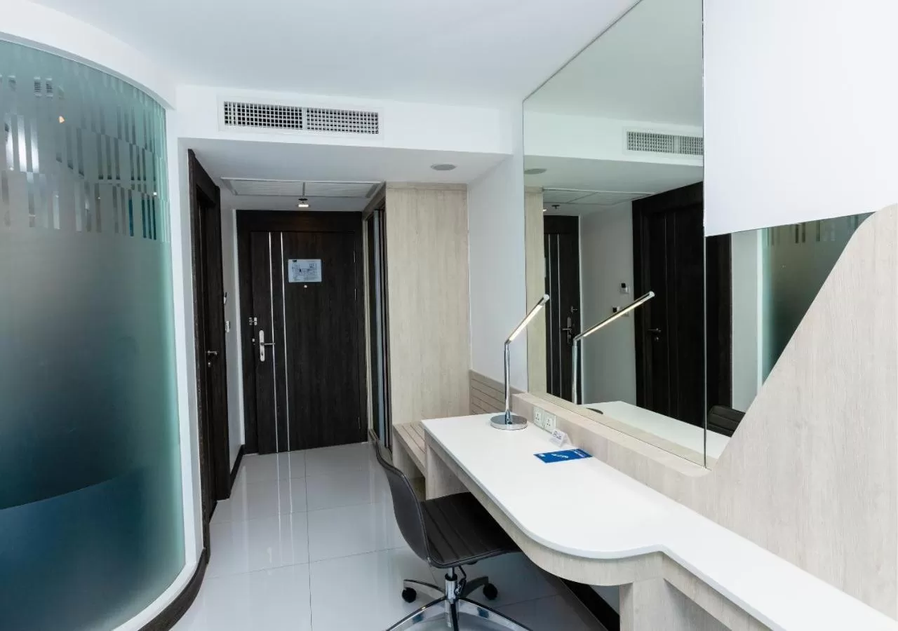 Bedroom in Holiday Inn Express Pattaya Central by IHG