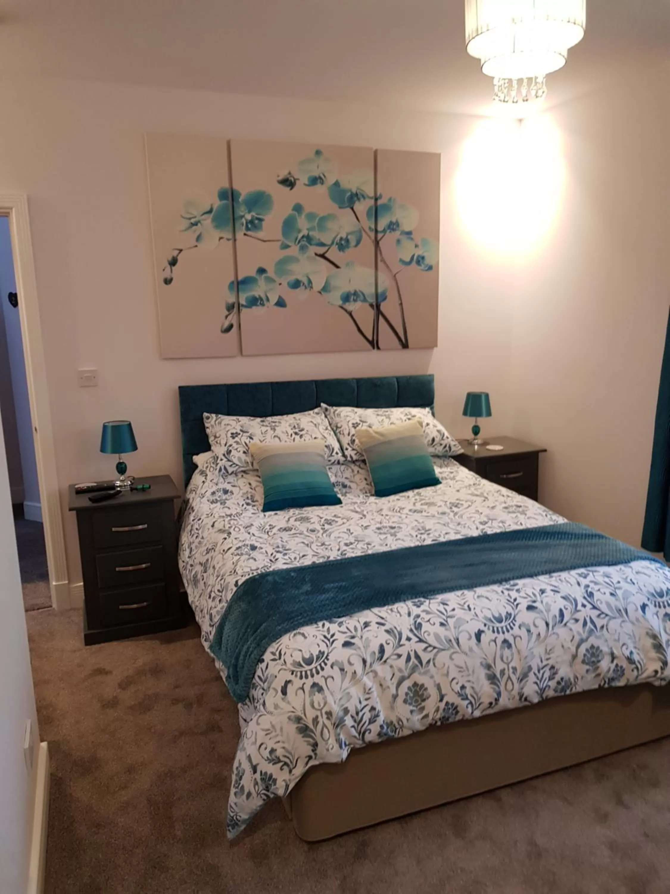 Bedroom, Bed in Saracens House