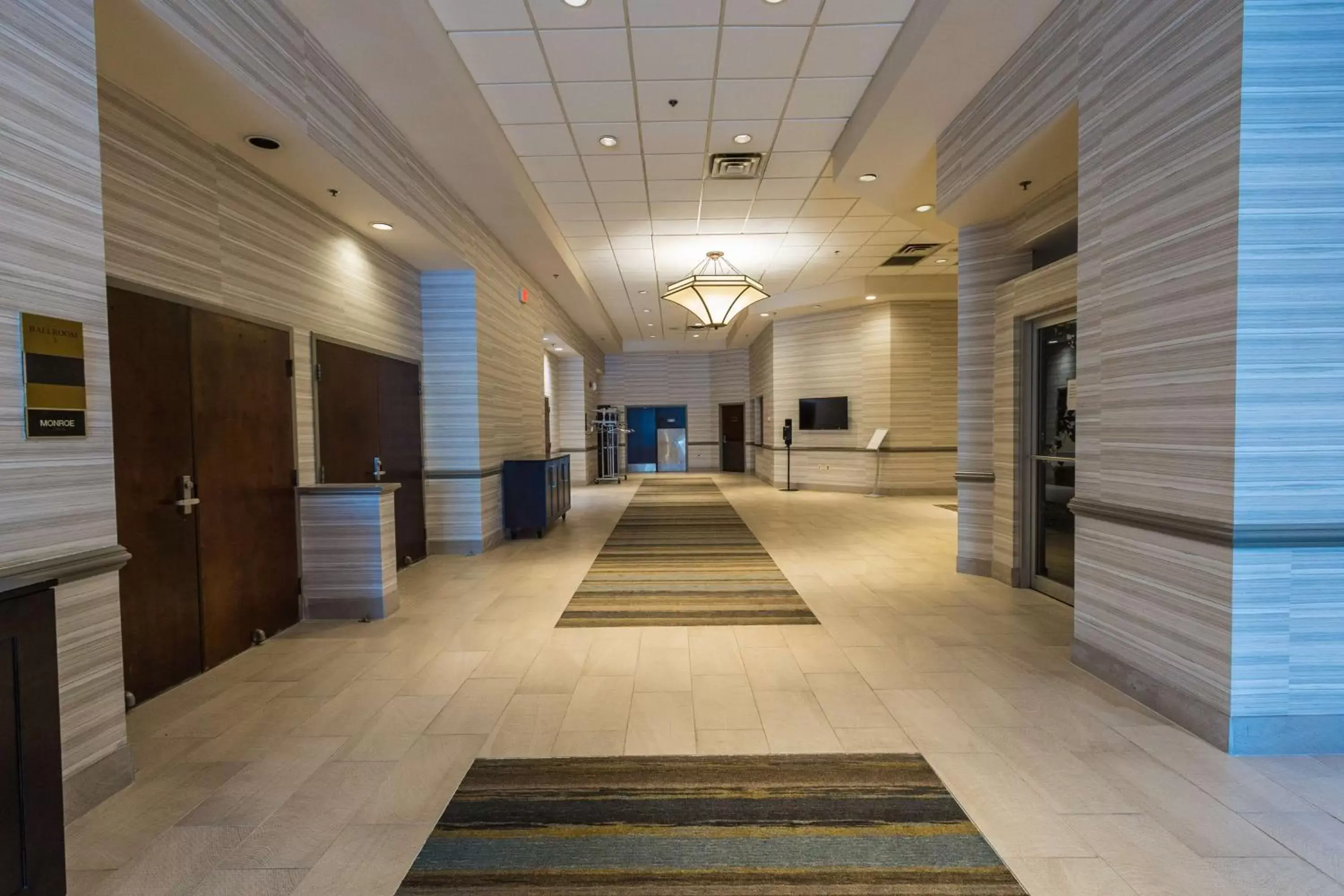 Property building, Lobby/Reception in Gateway Hotel & Convention Center Best Western Premier Collection