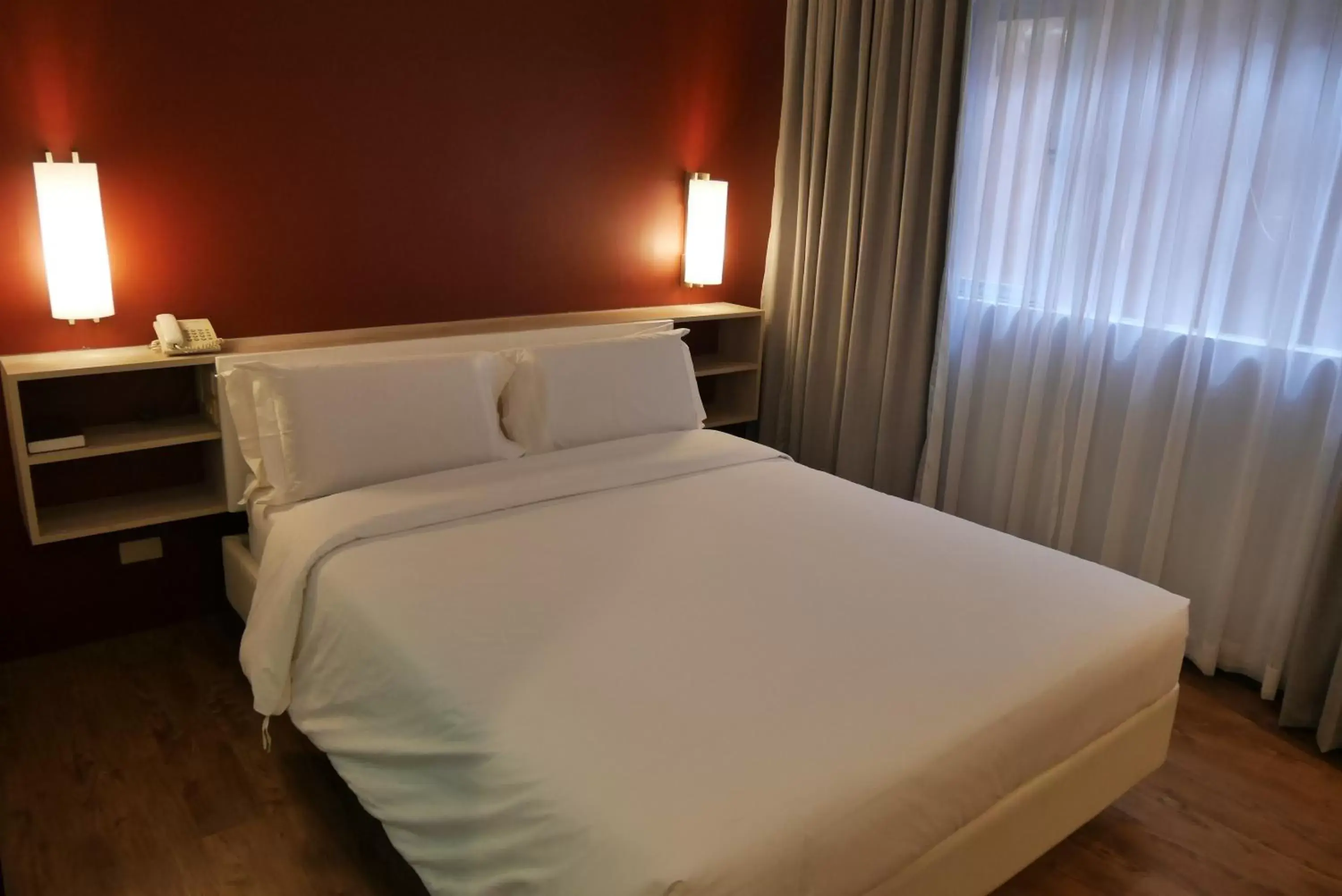 Bed in Circle Inn Hotel and Suites Bacolod