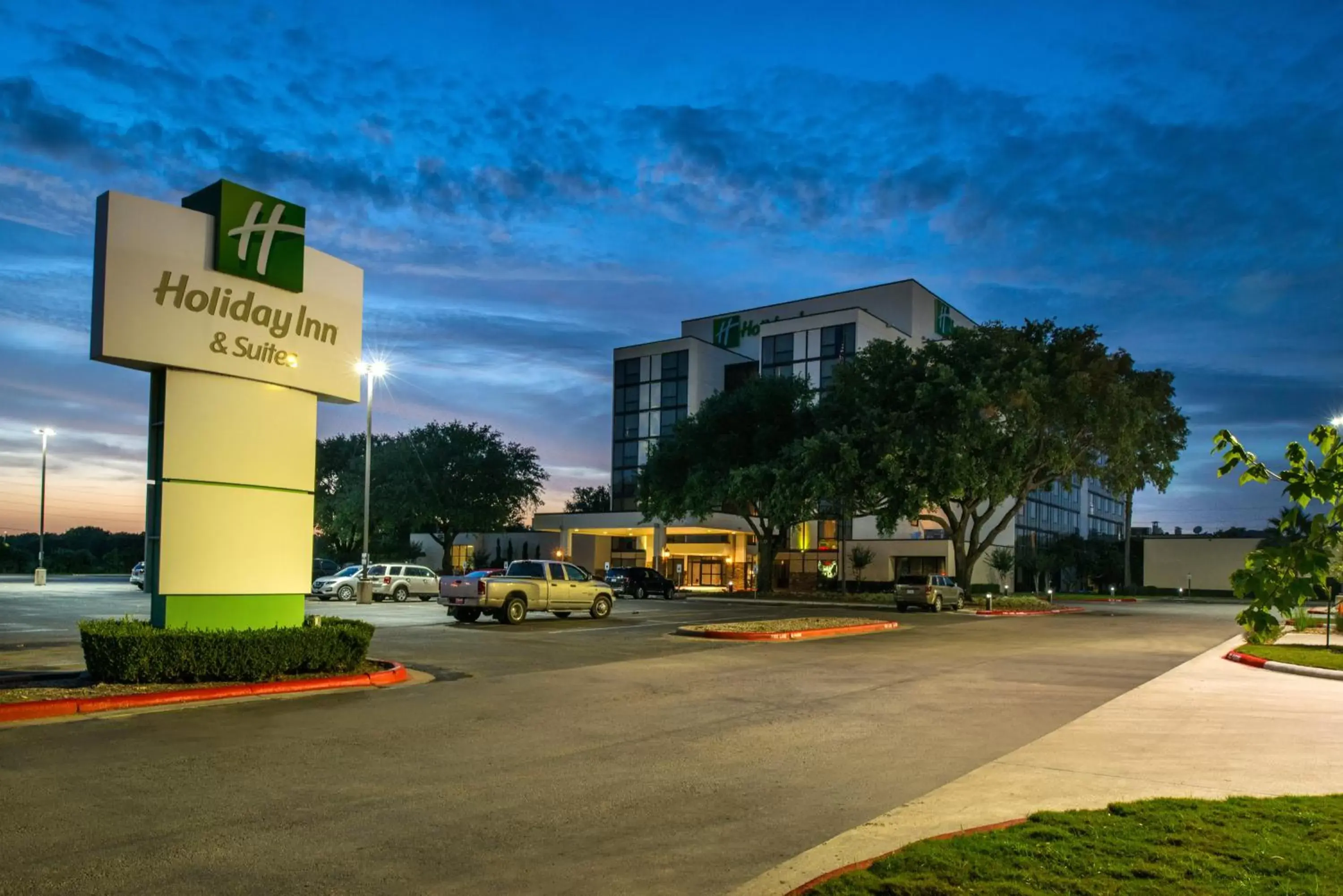 Property Building in Holiday Inn Hotel and Suites Beaumont-Plaza I-10 & Walden, an IHG Hotel