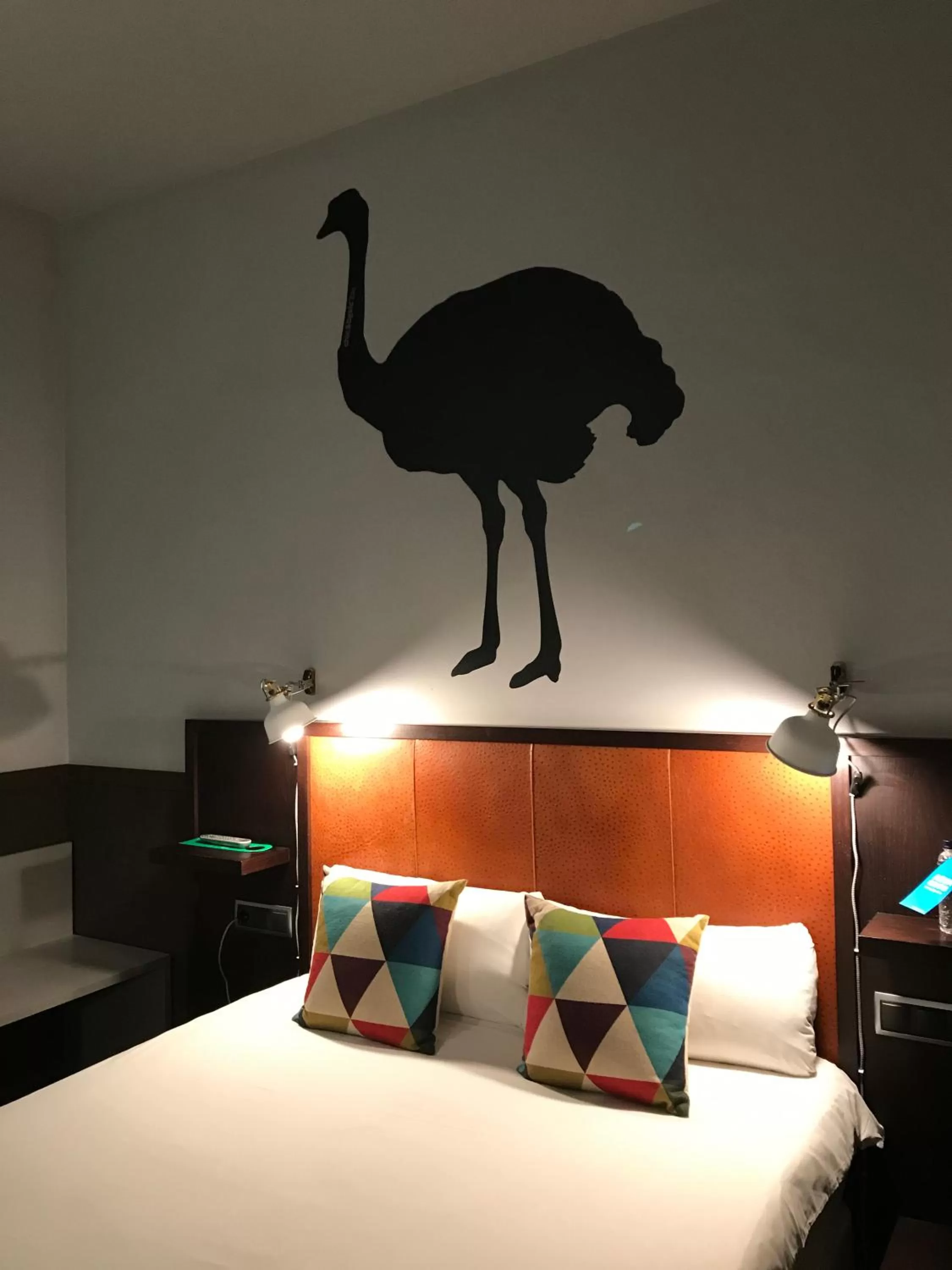 Bedroom, Bed in Chic & Basic Zoo