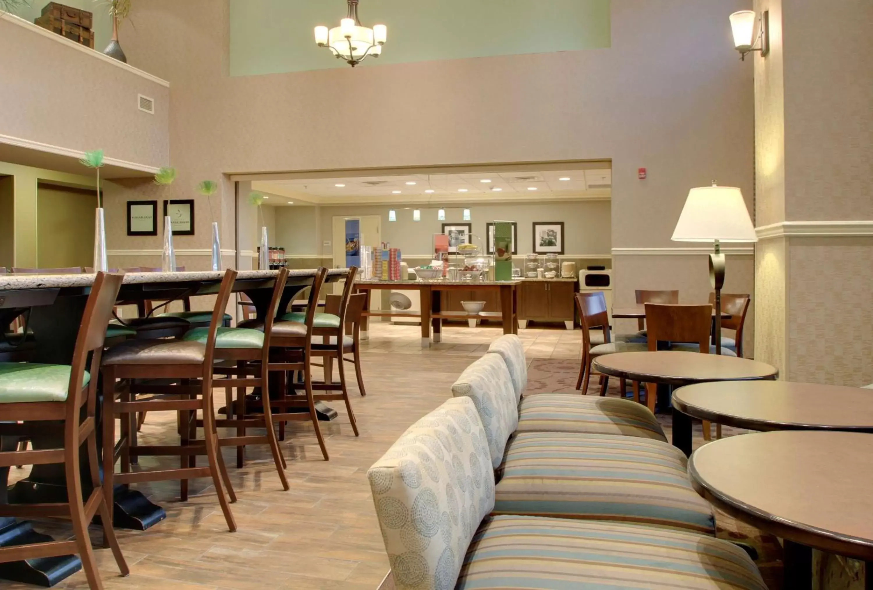 Dining area, Restaurant/Places to Eat in Hampton Inn & Suites Grafton