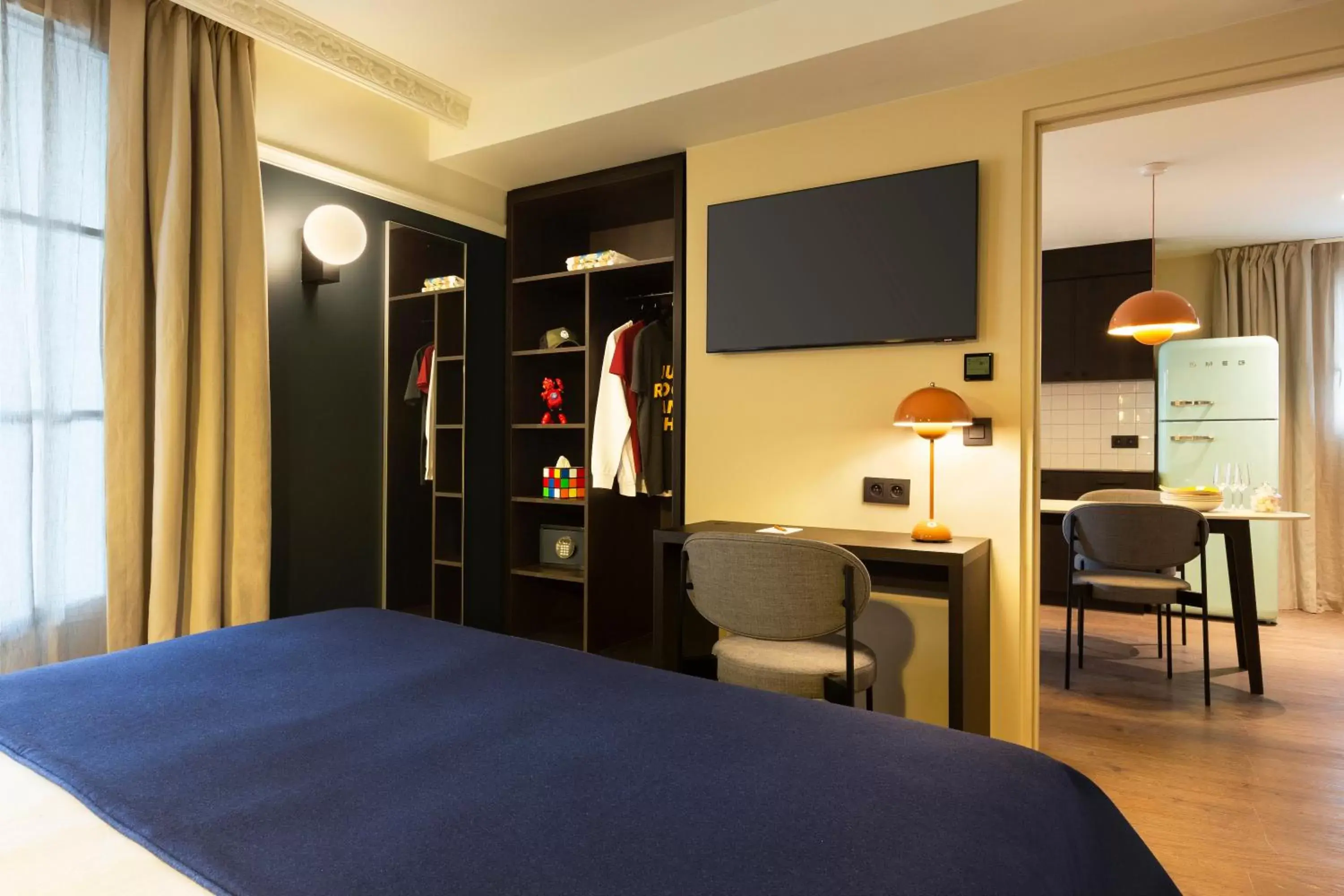 Bedroom, TV/Entertainment Center in RockyPop Grenoble Hotel