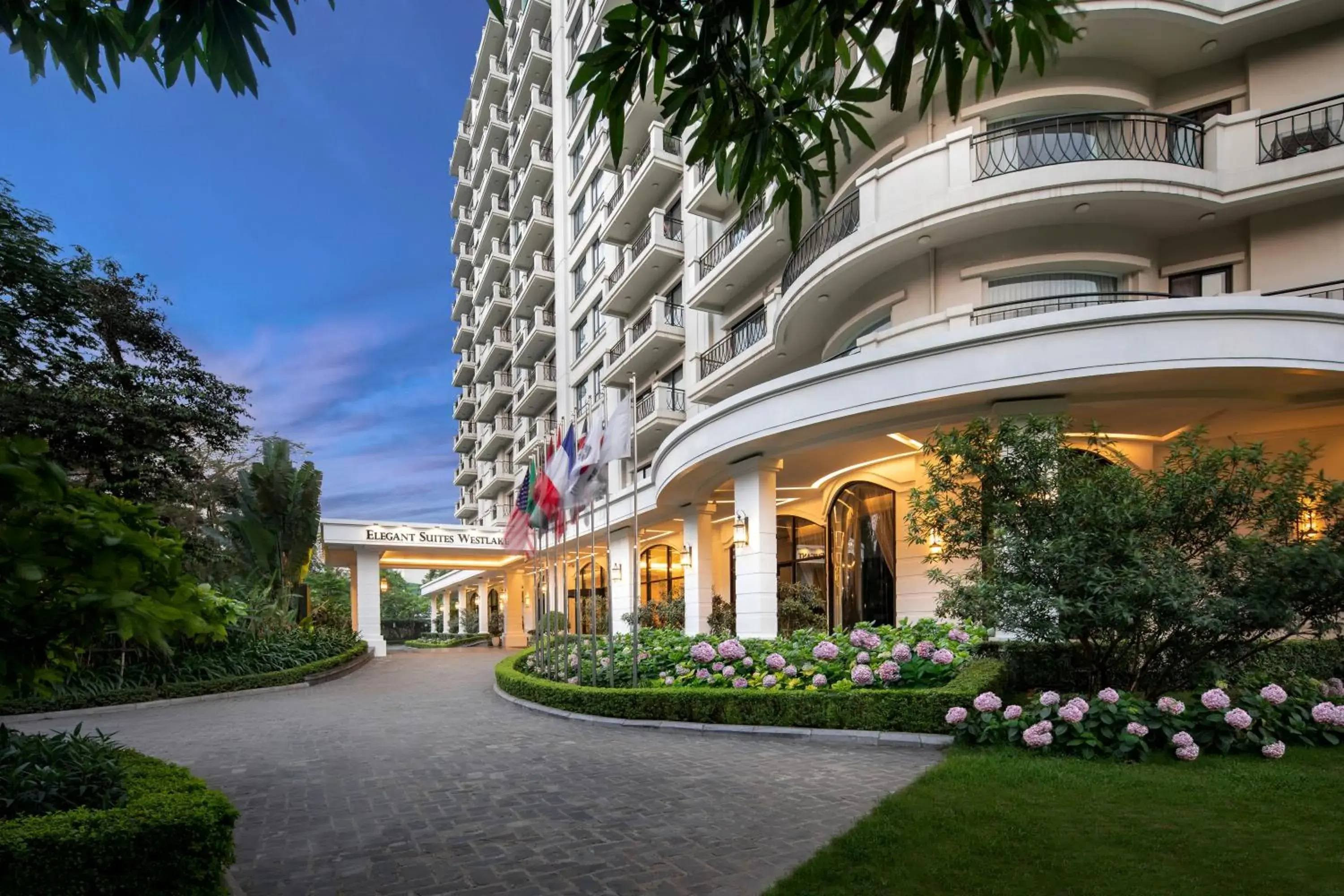 Facade/entrance, Property Building in Elegant Suites Westlake