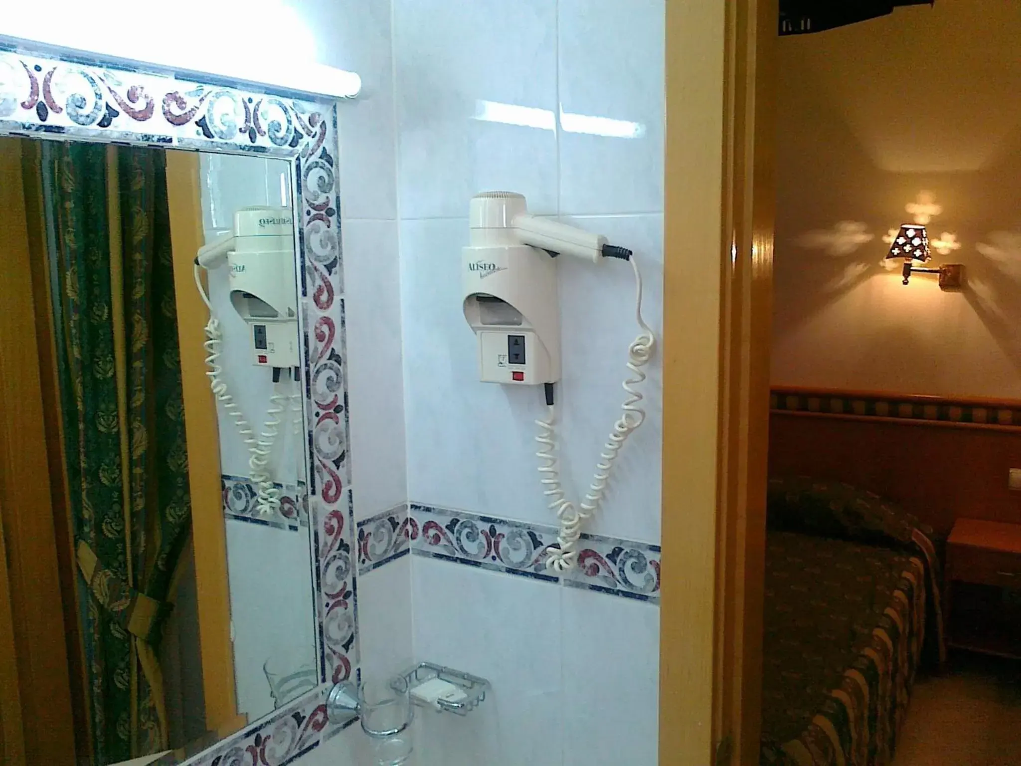 Bathroom in Real Caparica Hotel