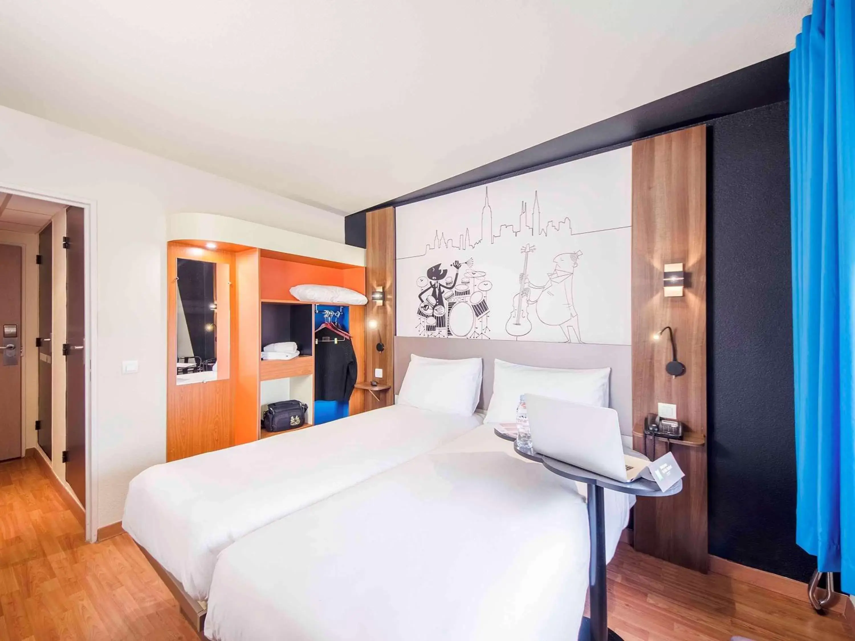 Photo of the whole room, Bed in Ibis Styles Toulouse Blagnac Aéroport